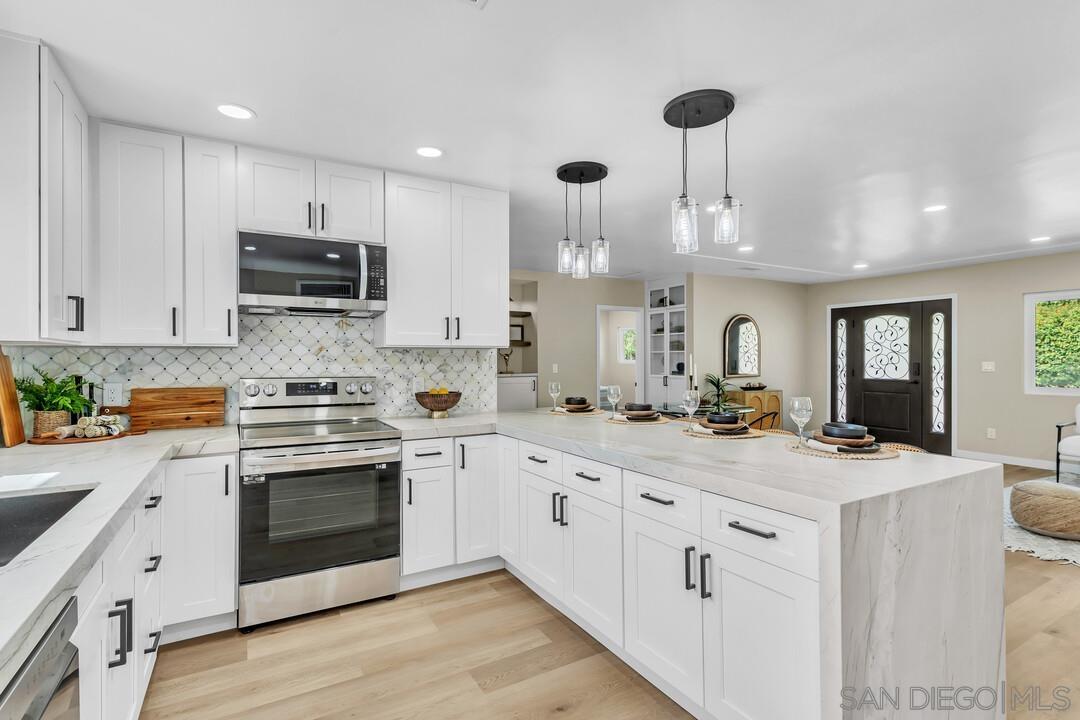 Detail Gallery Image 11 of 53 For 13725  Adrian St, Poway,  CA 92064 - 4 Beds | 2 Baths