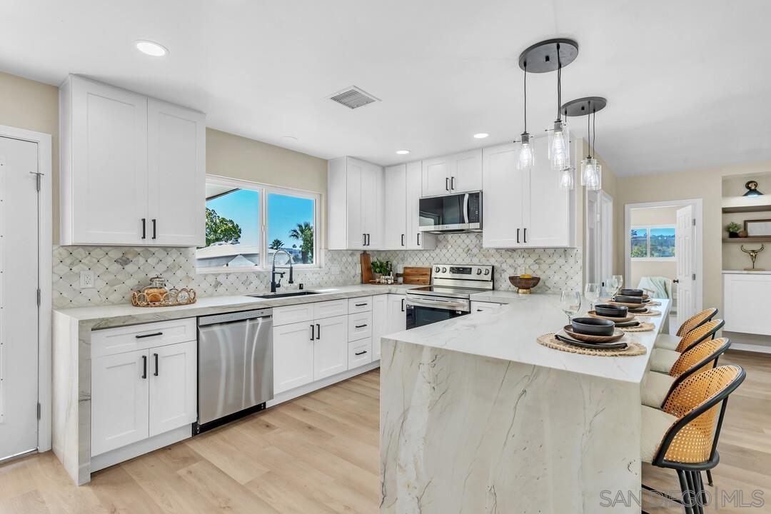 Detail Gallery Image 12 of 53 For 13725  Adrian St, Poway,  CA 92064 - 4 Beds | 2 Baths