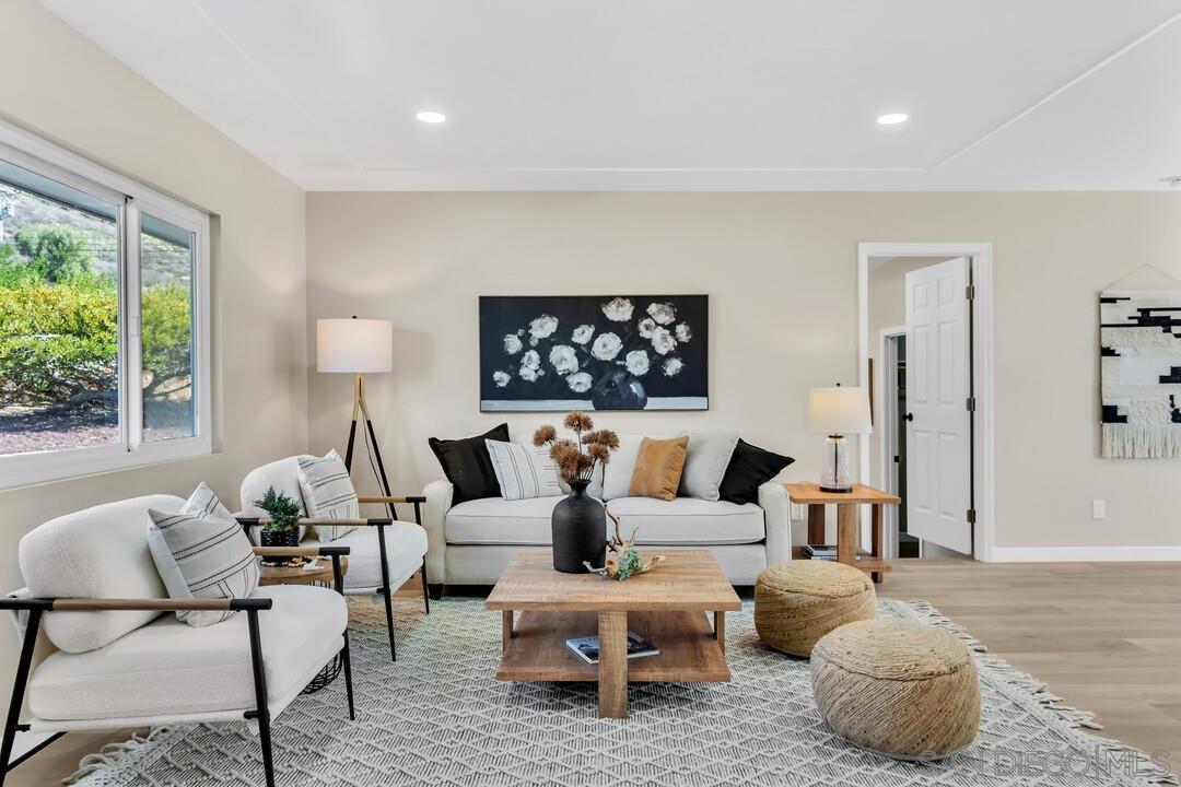 Detail Gallery Image 4 of 53 For 13725  Adrian St, Poway,  CA 92064 - 4 Beds | 2 Baths