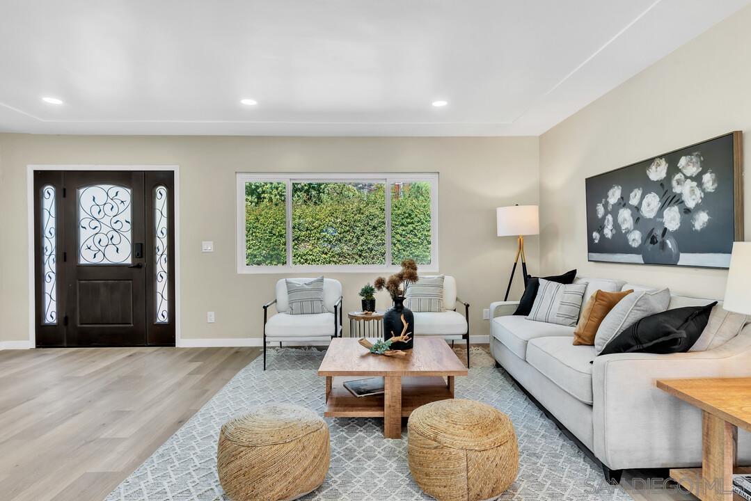 Detail Gallery Image 5 of 53 For 13725  Adrian St, Poway,  CA 92064 - 4 Beds | 2 Baths