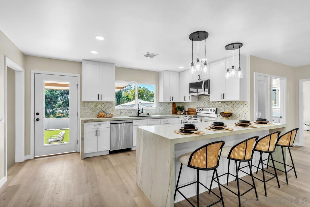 Detail Gallery Image 7 of 53 For 13725  Adrian St, Poway,  CA 92064 - 4 Beds | 2 Baths