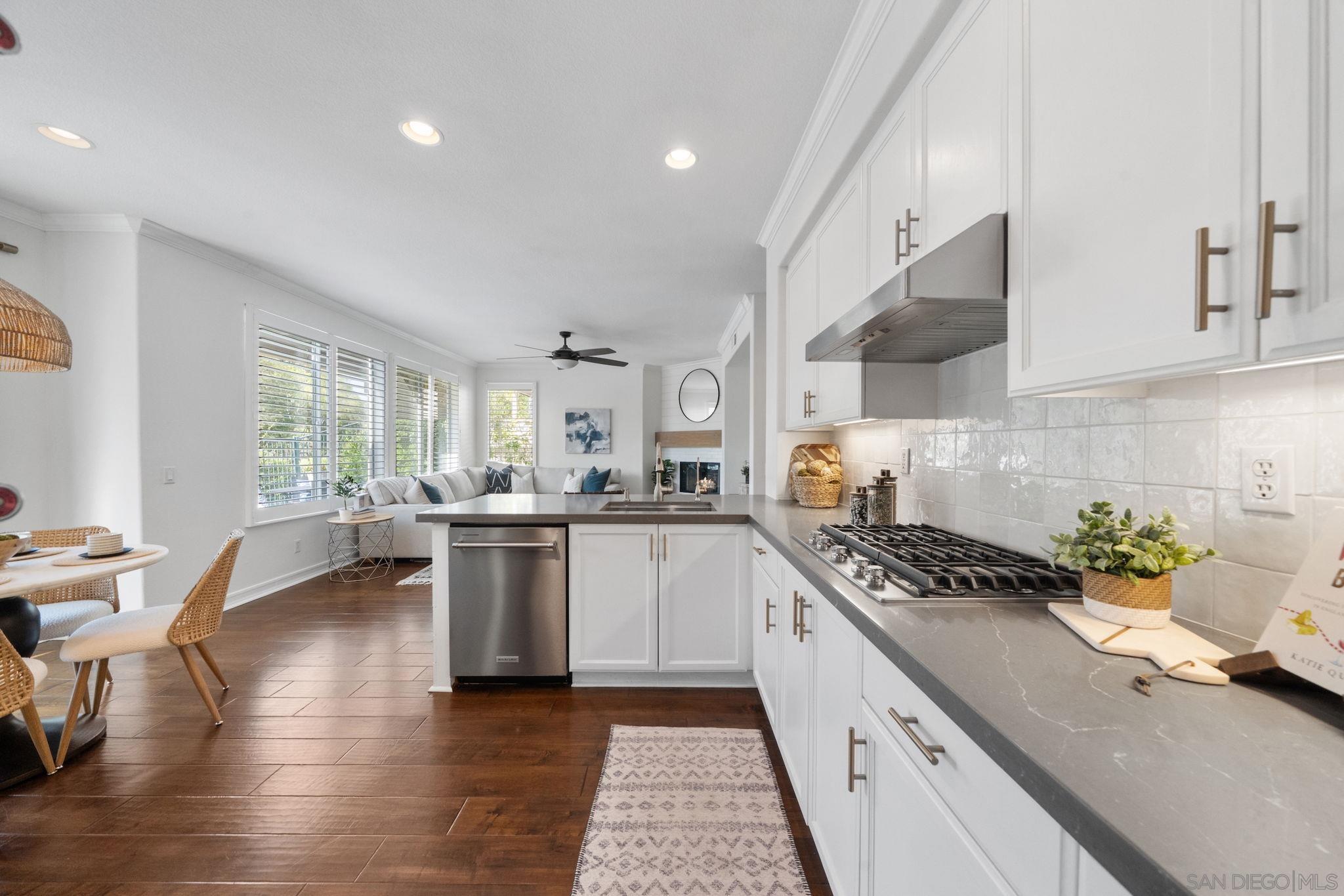 Detail Gallery Image 19 of 75 For 2364  Summerwind Pl, Carlsbad,  CA 92008 - 5 Beds | 3 Baths