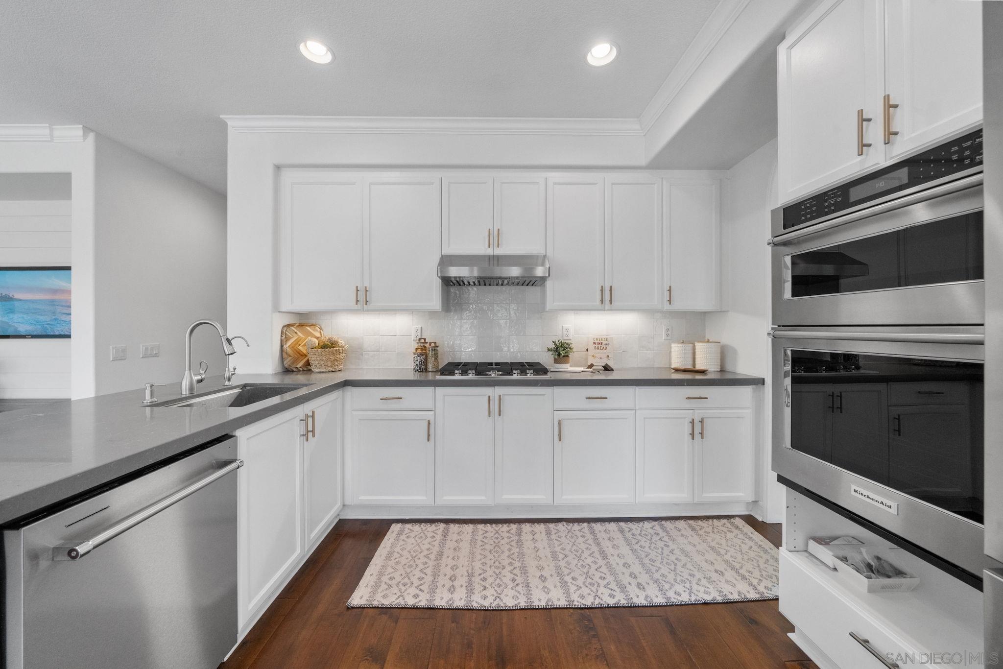 Detail Gallery Image 22 of 75 For 2364  Summerwind Pl, Carlsbad,  CA 92008 - 5 Beds | 3 Baths