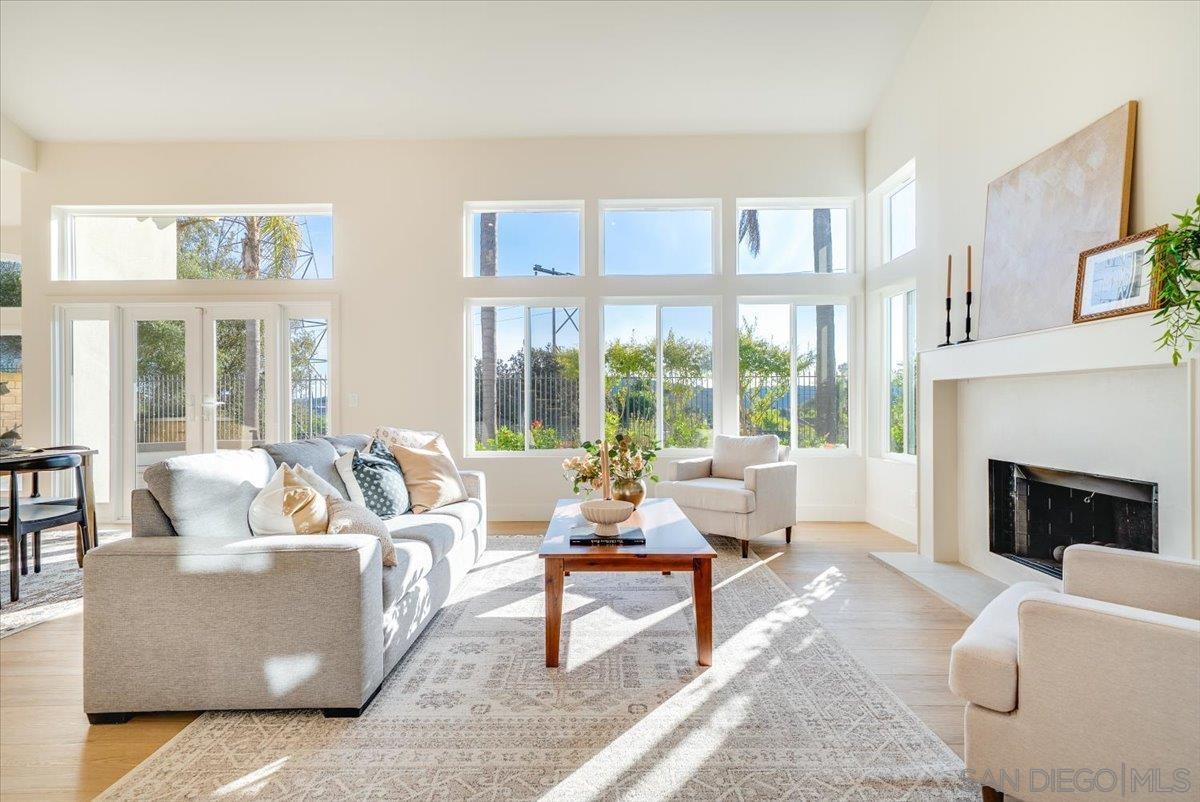 Detail Gallery Image 11 of 65 For 1736  Blackbird Cir, Carlsbad,  CA 92011 - 4 Beds | 3 Baths