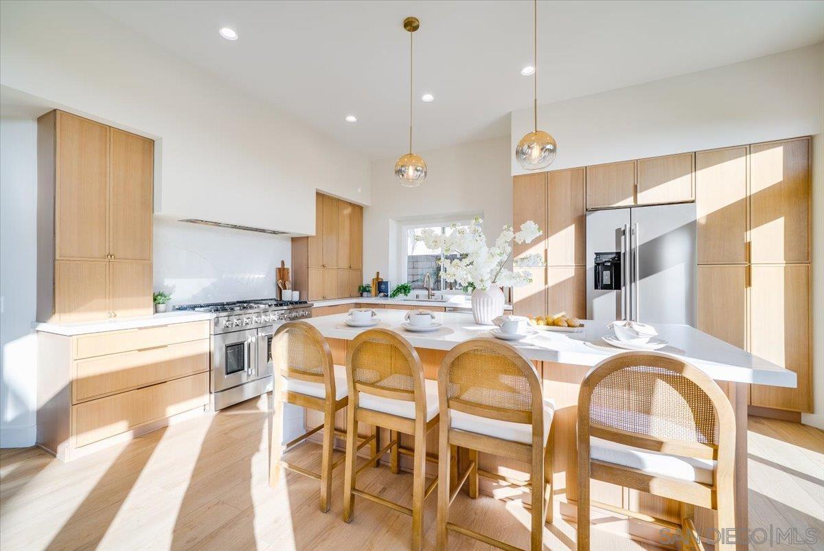 Detail Gallery Image 14 of 65 For 1736  Blackbird Cir, Carlsbad,  CA 92011 - 4 Beds | 3 Baths