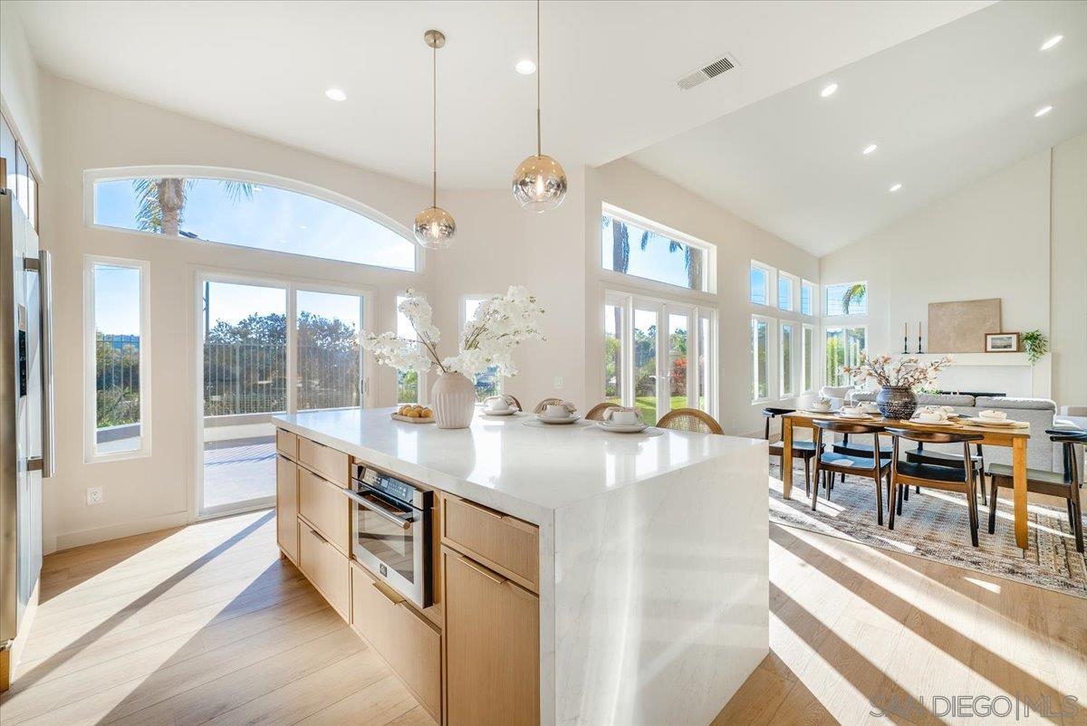 Detail Gallery Image 15 of 65 For 1736  Blackbird Cir, Carlsbad,  CA 92011 - 4 Beds | 3 Baths