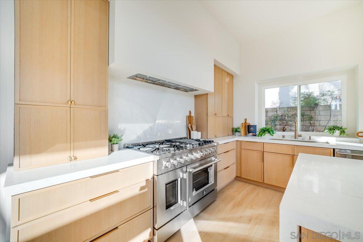 Detail Gallery Image 18 of 65 For 1736  Blackbird Cir, Carlsbad,  CA 92011 - 4 Beds | 3 Baths