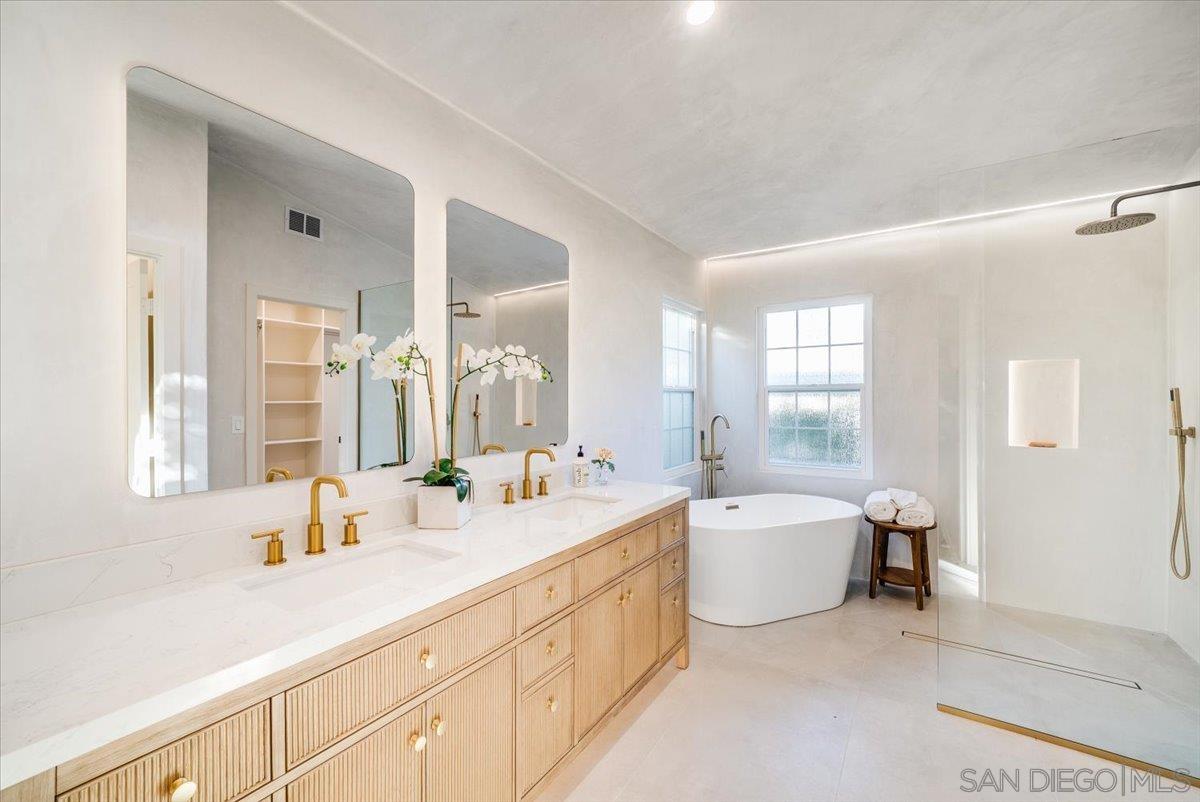 Detail Gallery Image 23 of 65 For 1736  Blackbird Cir, Carlsbad,  CA 92011 - 4 Beds | 3 Baths