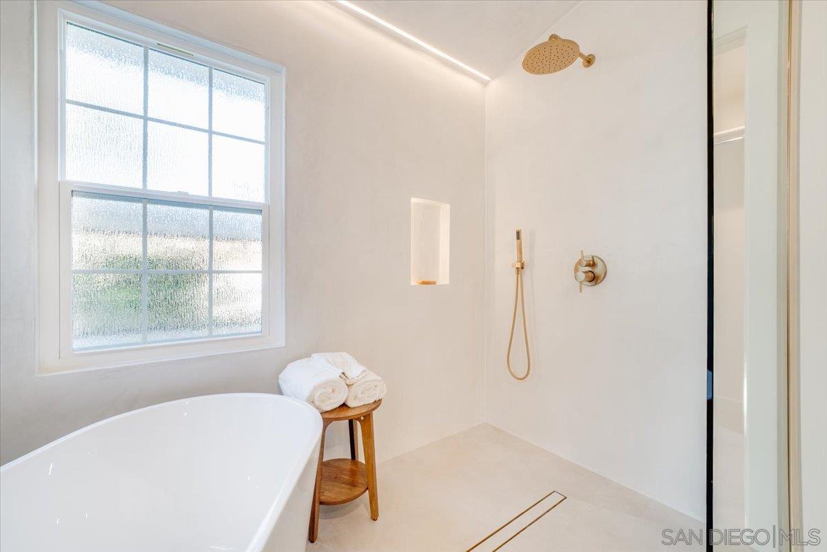 Detail Gallery Image 25 of 65 For 1736  Blackbird Cir, Carlsbad,  CA 92011 - 4 Beds | 3 Baths