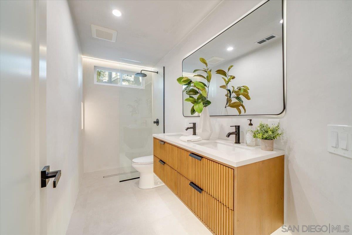 Detail Gallery Image 28 of 65 For 1736  Blackbird Cir, Carlsbad,  CA 92011 - 4 Beds | 3 Baths