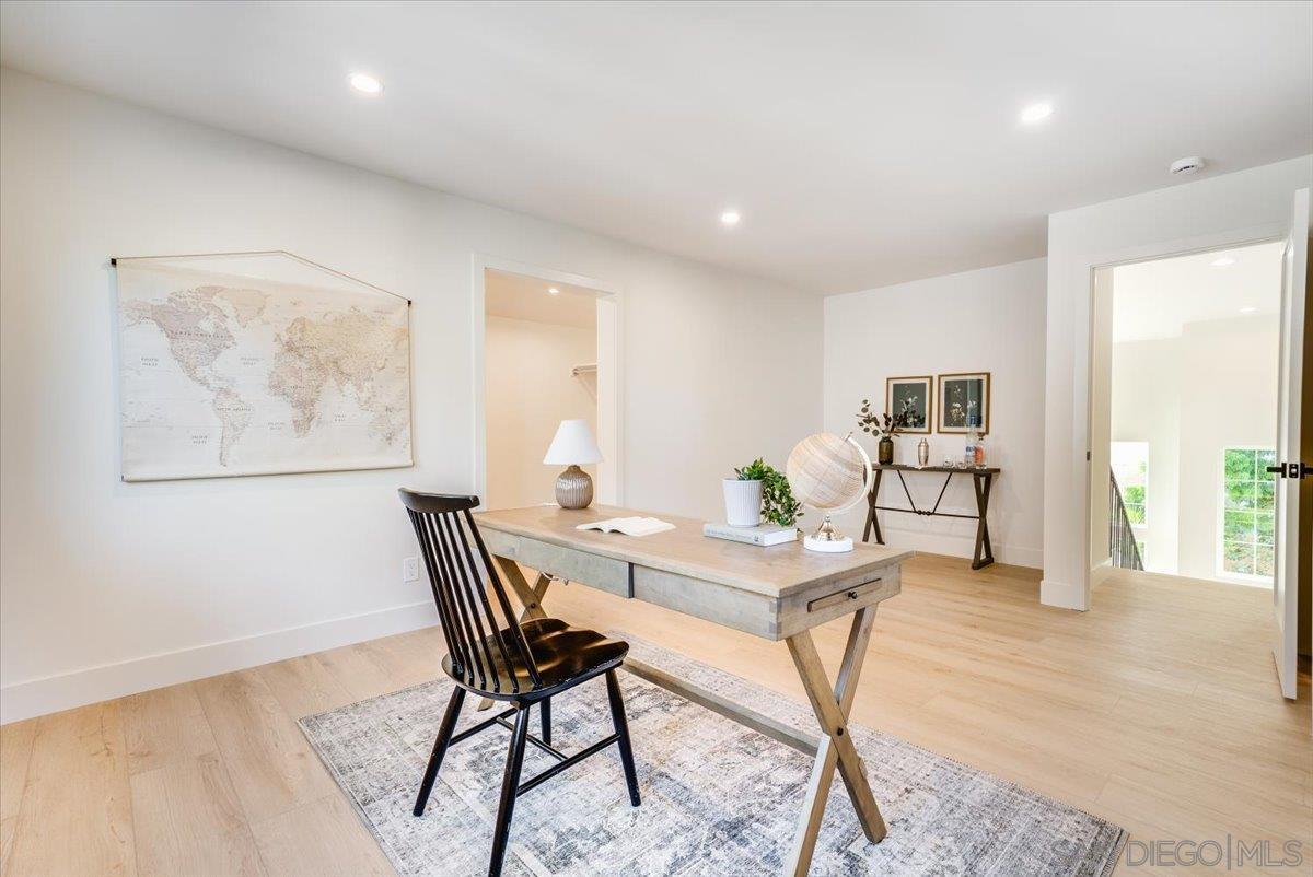 Detail Gallery Image 34 of 65 For 1736  Blackbird Cir, Carlsbad,  CA 92011 - 4 Beds | 3 Baths