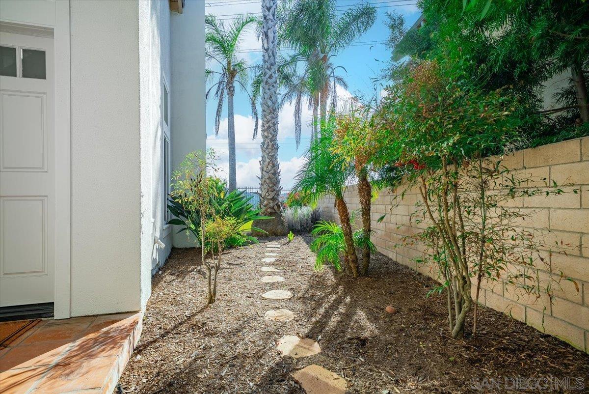 Detail Gallery Image 39 of 65 For 1736  Blackbird Cir, Carlsbad,  CA 92011 - 4 Beds | 3 Baths