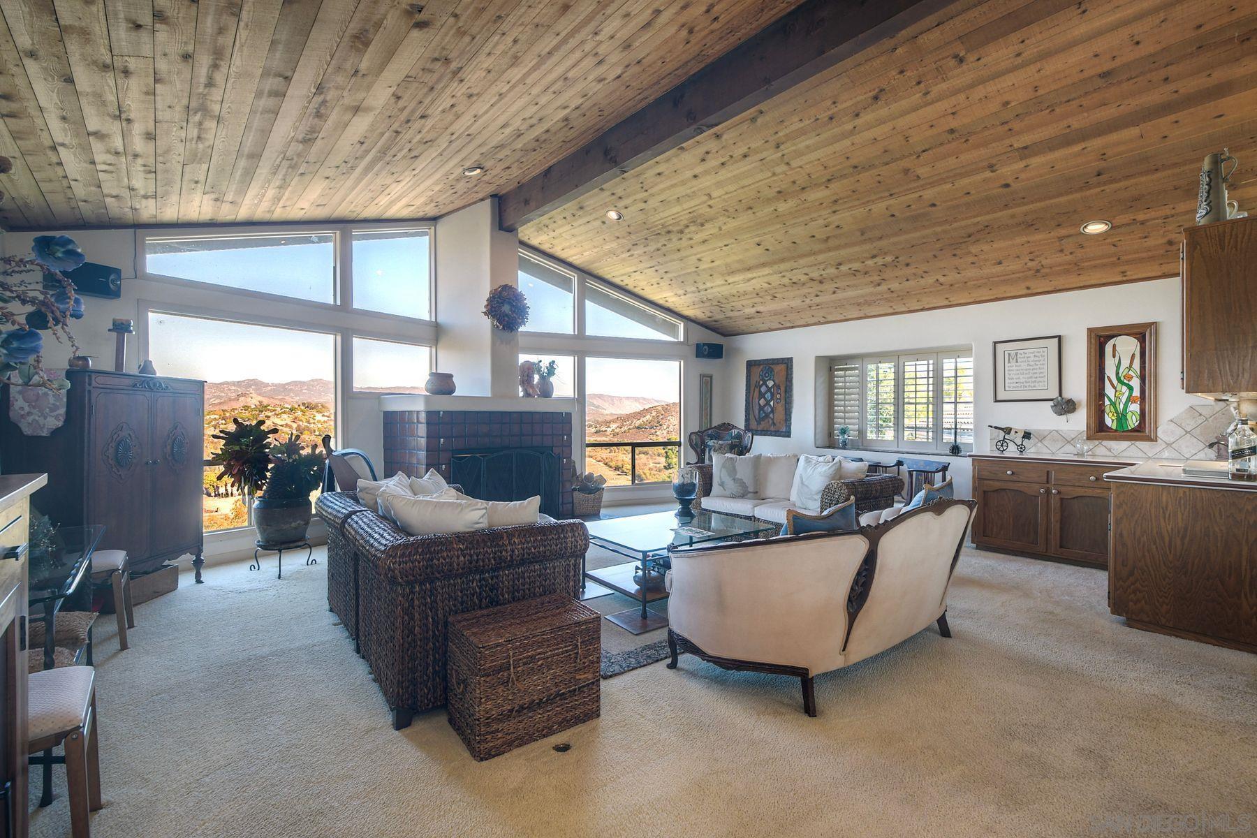 Detail Gallery Image 16 of 67 For 2848  Sunset Hills, Escondido,  CA 92025 - 4 Beds | 2/1 Baths