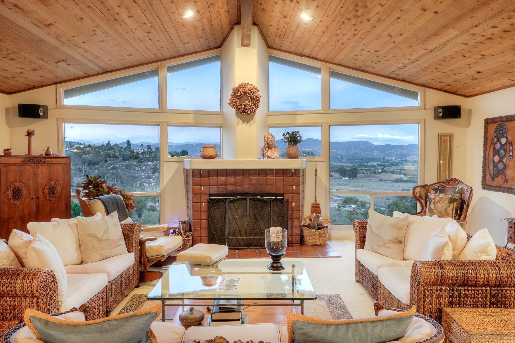 Detail Gallery Image 17 of 67 For 2848  Sunset Hills, Escondido,  CA 92025 - 4 Beds | 2/1 Baths