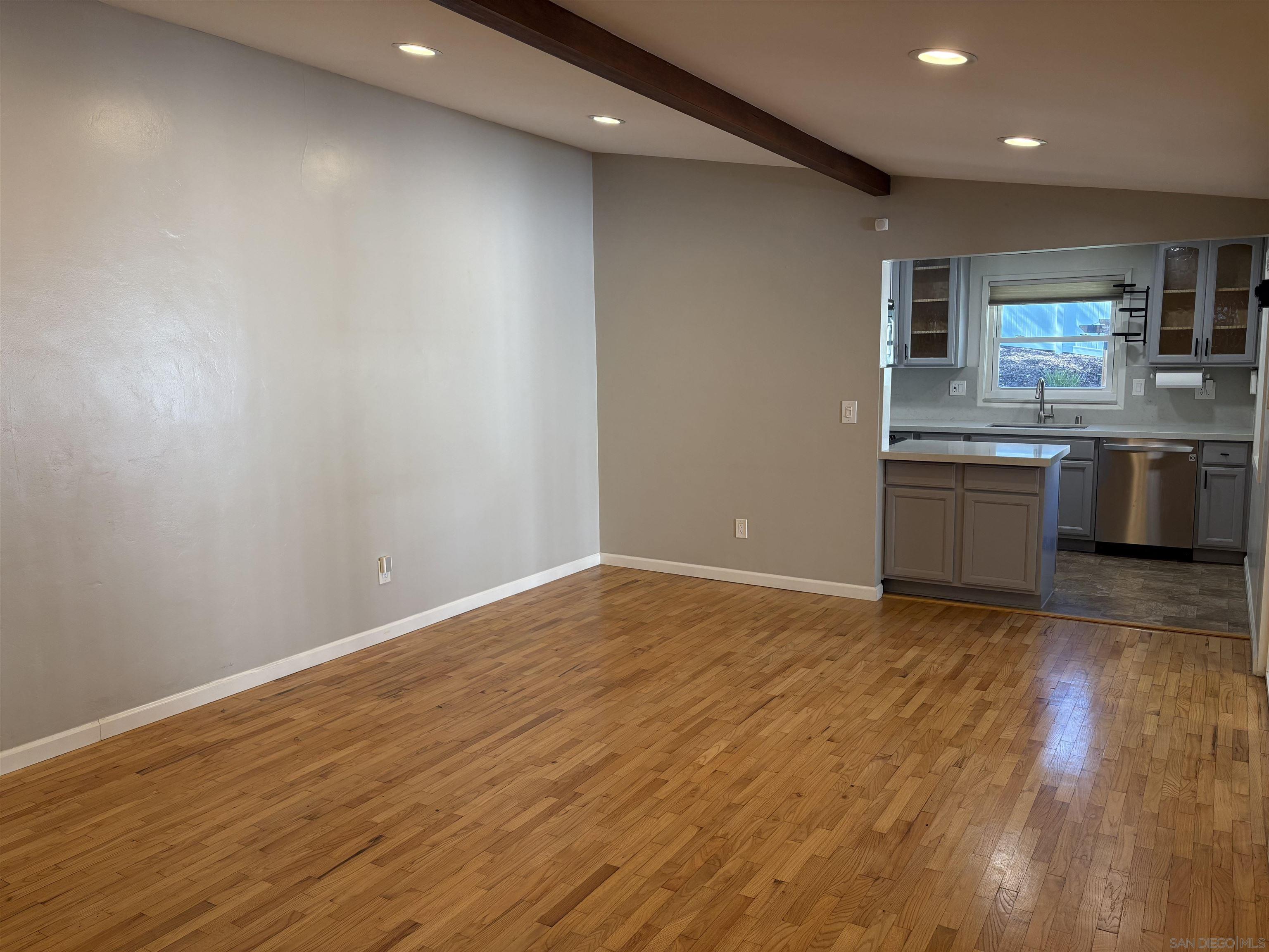 Detail Gallery Image 4 of 18 For 4160  Yale Ave, La Mesa,  CA 91941 - 3 Beds | 2 Baths