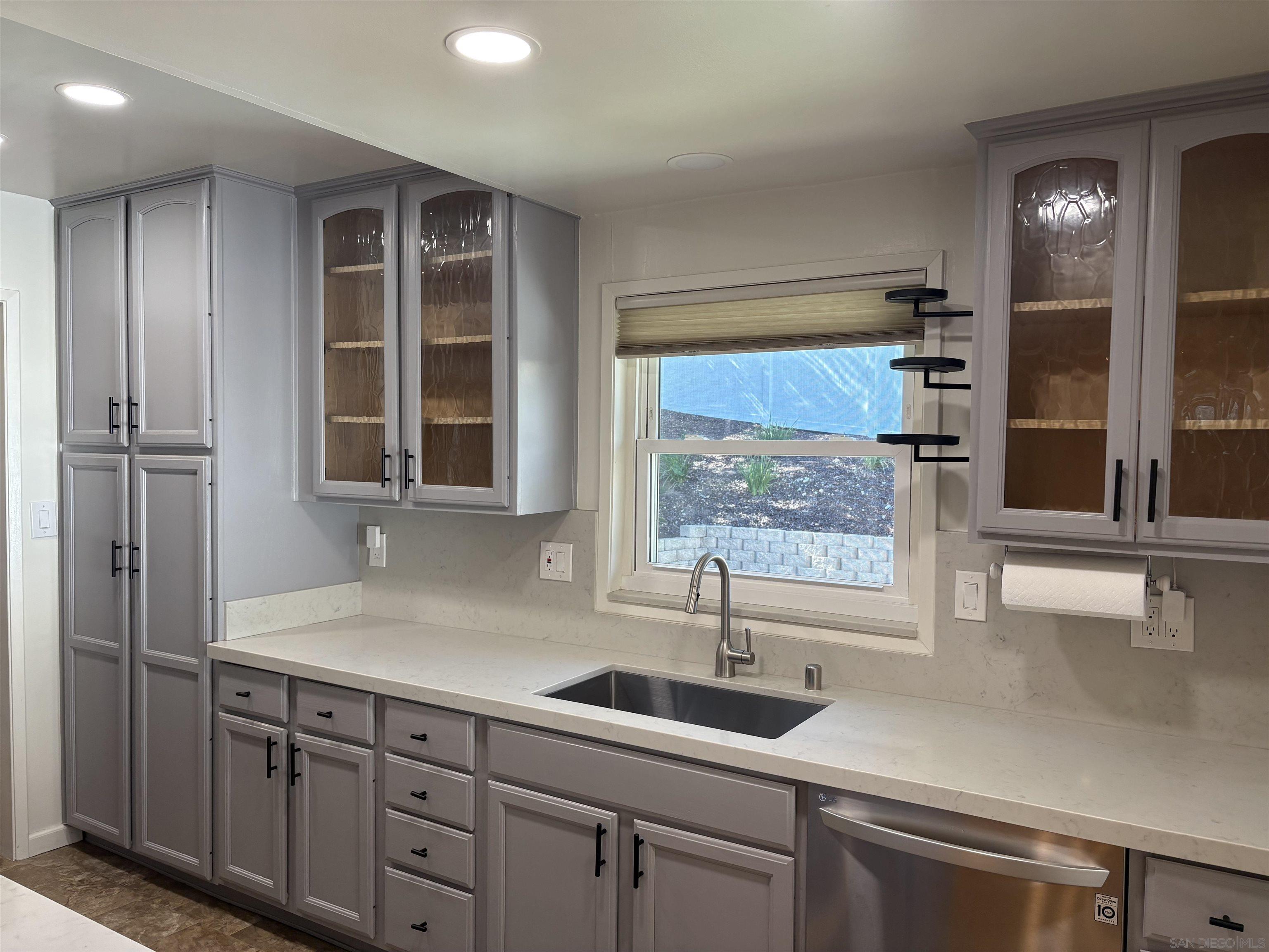 Detail Gallery Image 5 of 18 For 4160  Yale Ave, La Mesa,  CA 91941 - 3 Beds | 2 Baths