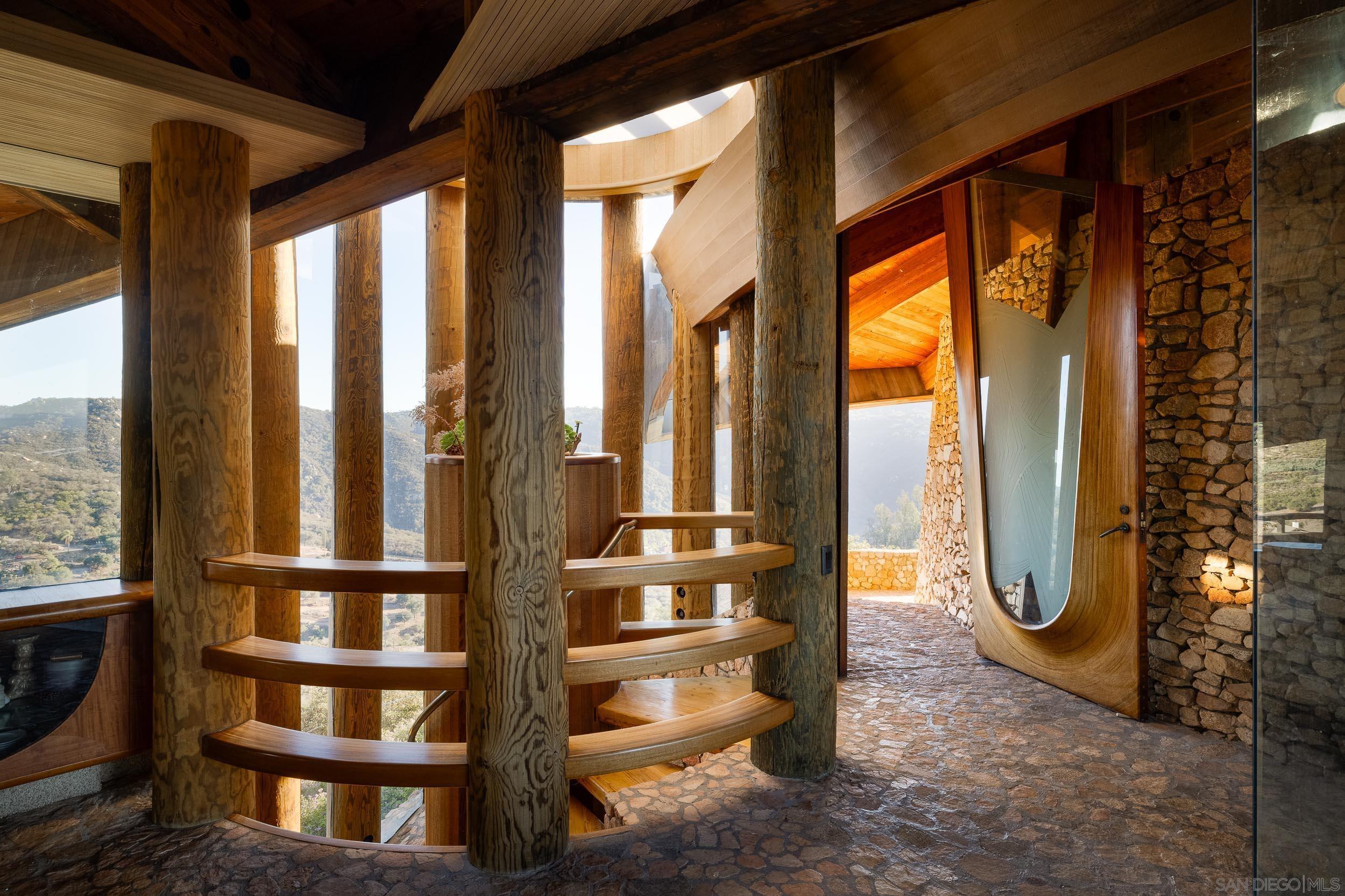 Detail Gallery Image 11 of 38 For 10650  Old Castle Road, Valley Center,  CA 92082 - 5 Beds | 3/1 Baths