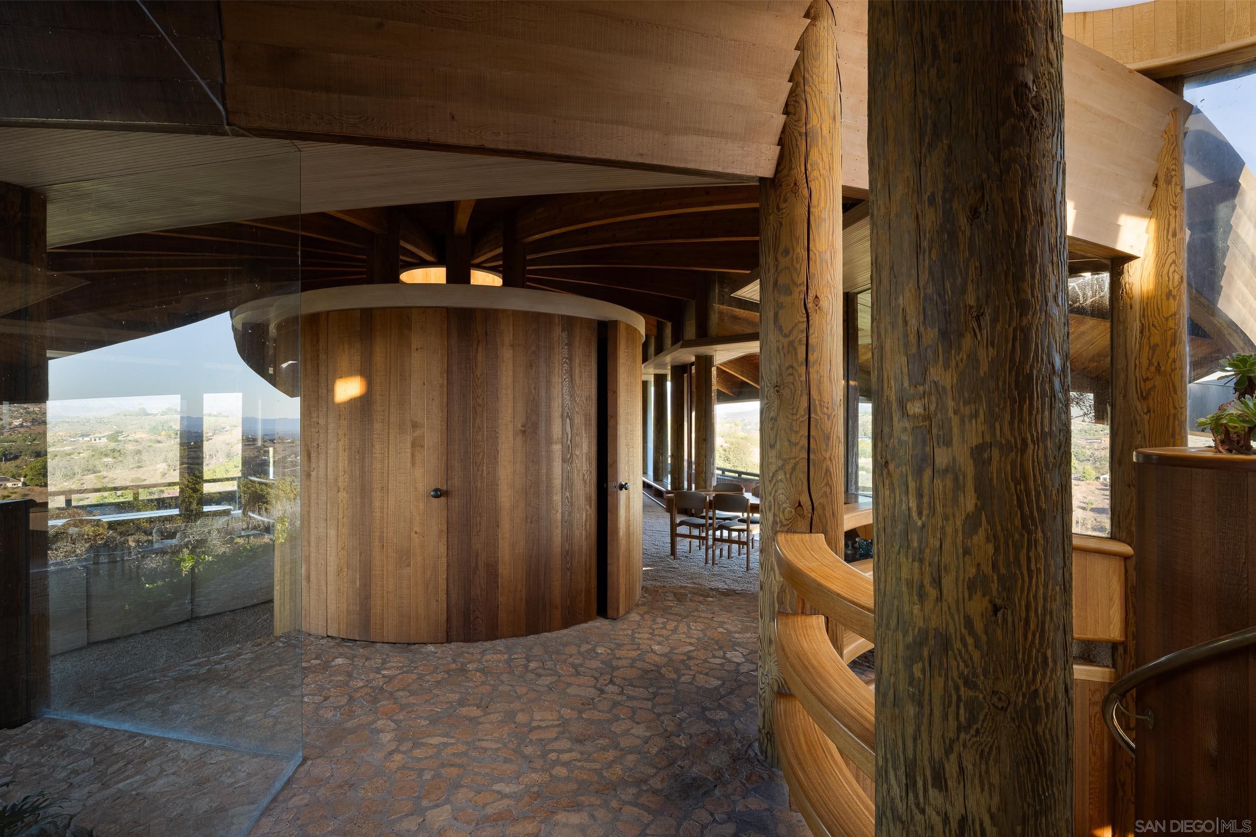 Detail Gallery Image 12 of 38 For 10650  Old Castle Road, Valley Center,  CA 92082 - 5 Beds | 3/1 Baths