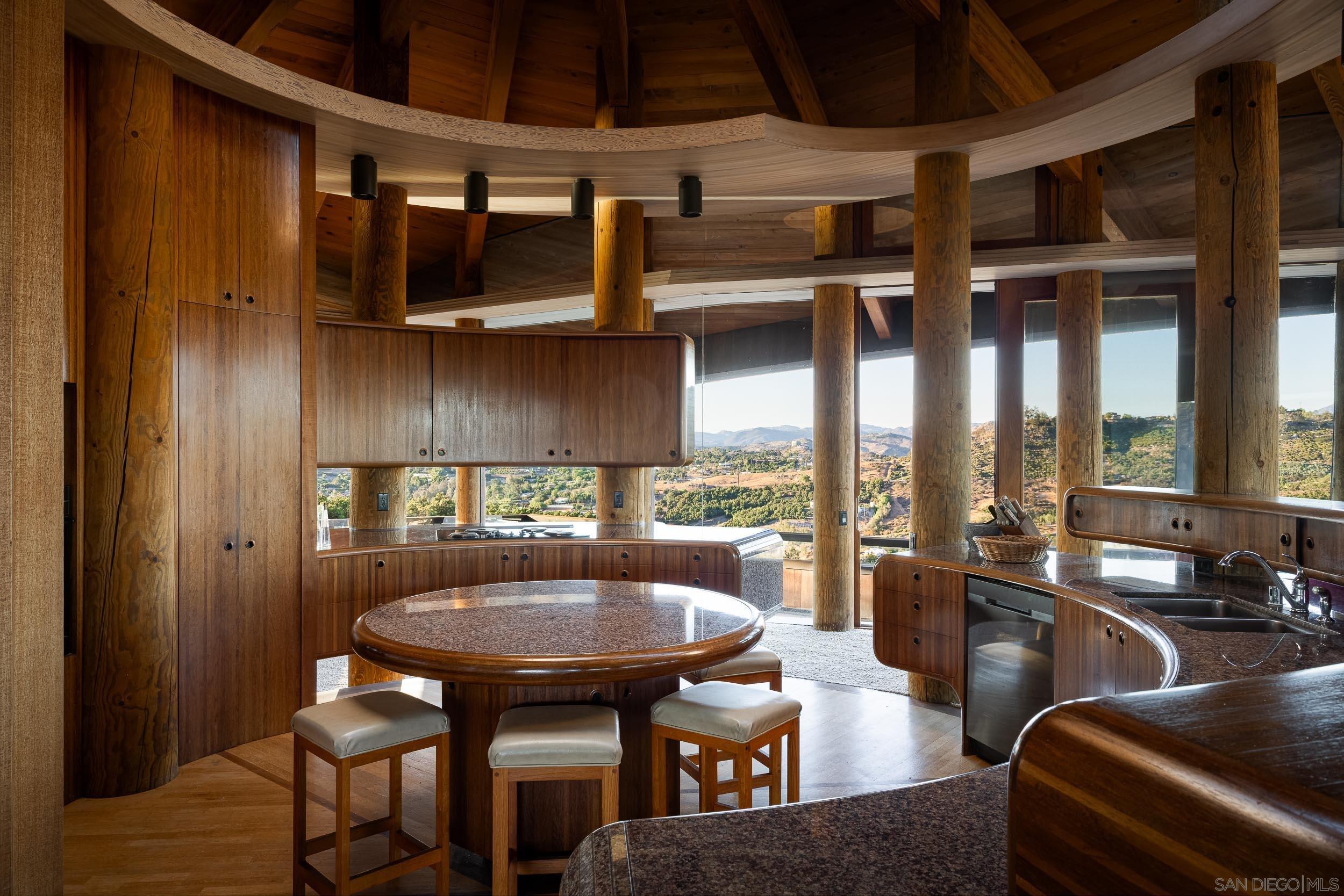 Detail Gallery Image 18 of 38 For 10650  Old Castle Road, Valley Center,  CA 92082 - 5 Beds | 3/1 Baths