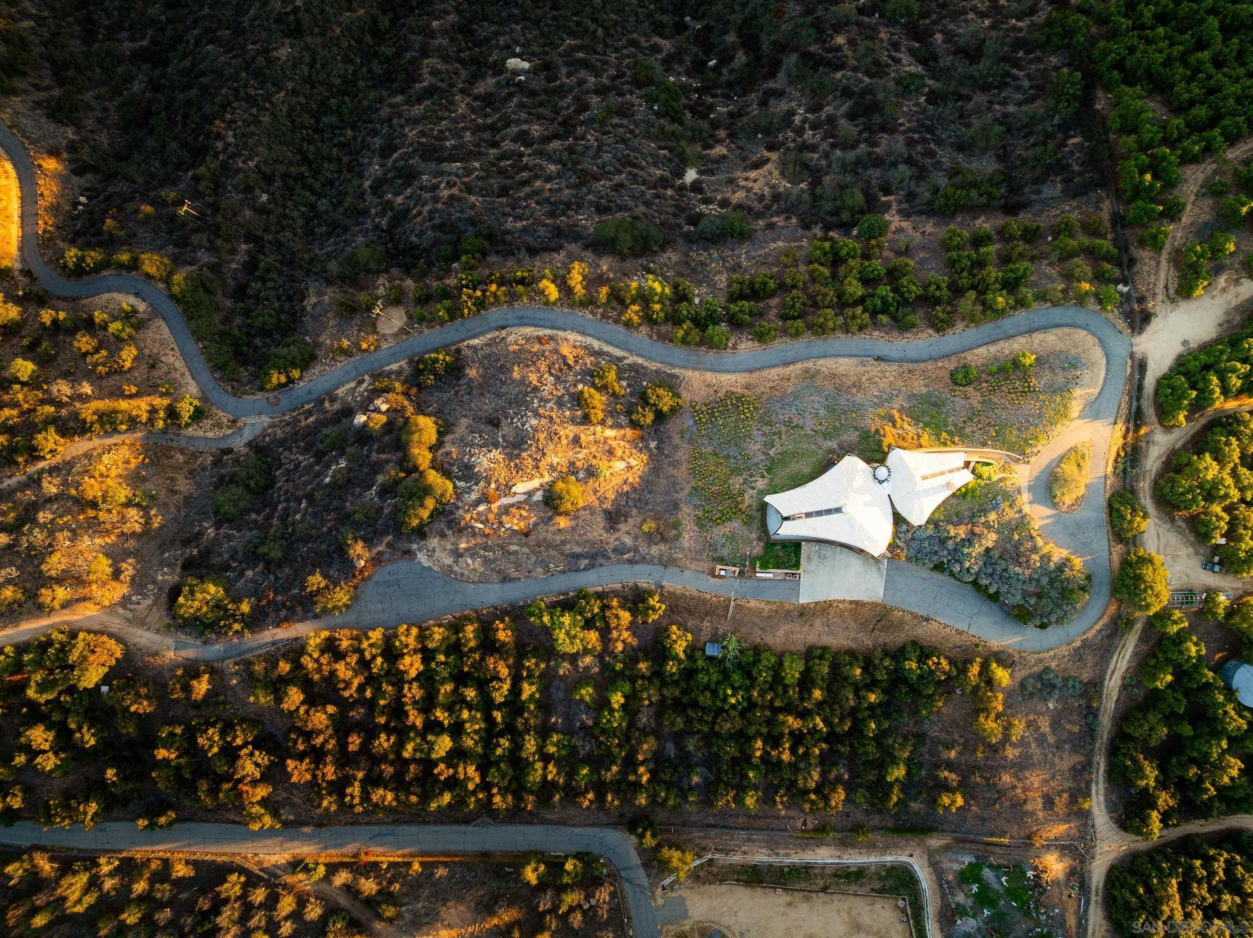 Detail Gallery Image 3 of 38 For 10650  Old Castle Road, Valley Center,  CA 92082 - 5 Beds | 3/1 Baths