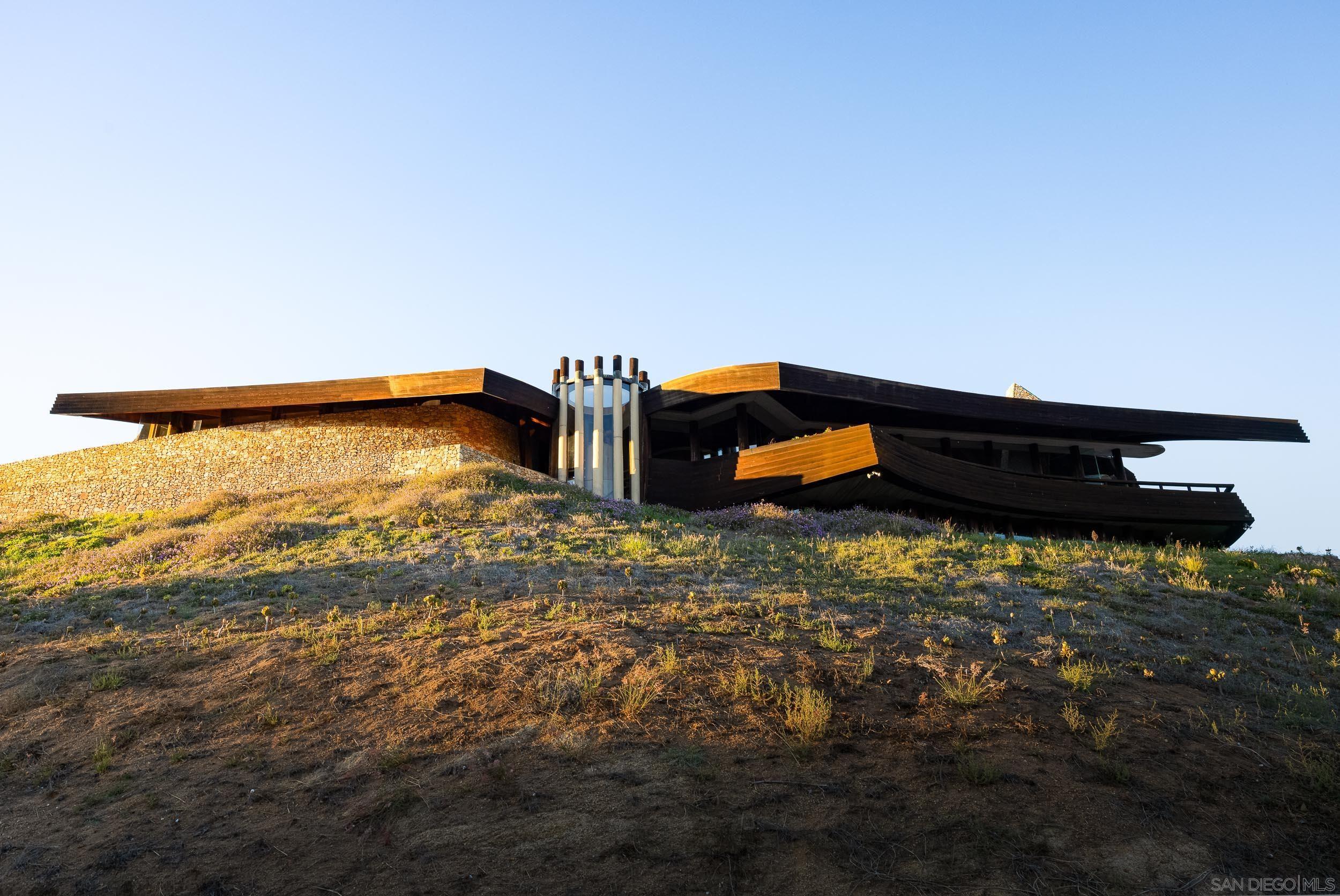 Detail Gallery Image 6 of 38 For 10650  Old Castle Road, Valley Center,  CA 92082 - 5 Beds | 3/1 Baths