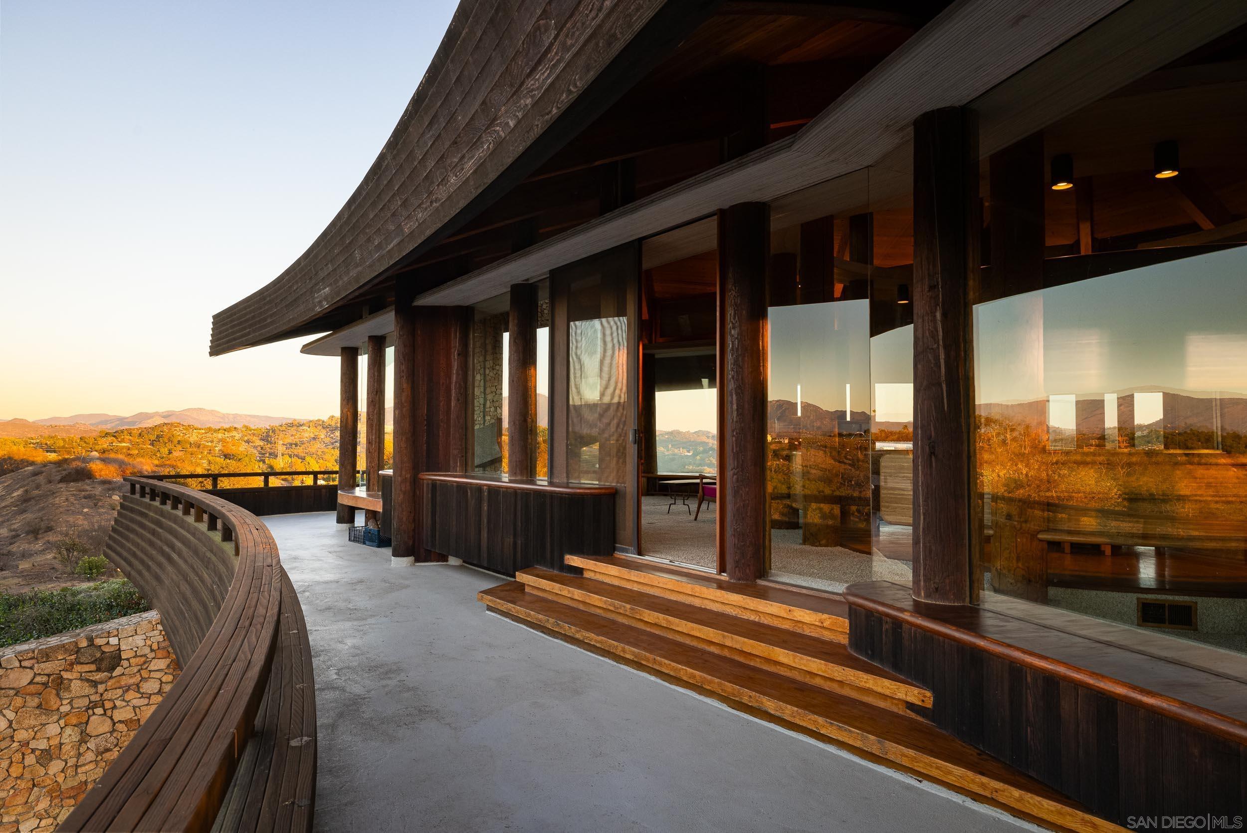 Detail Gallery Image 7 of 38 For 10650  Old Castle Road, Valley Center,  CA 92082 - 5 Beds | 3/1 Baths