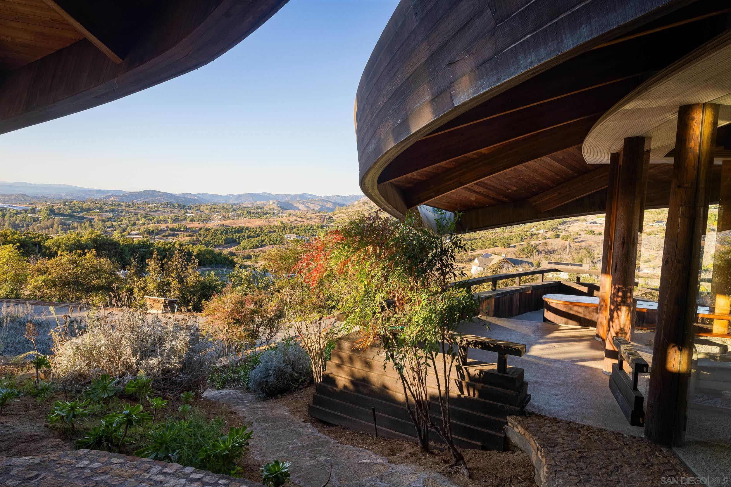 Detail Gallery Image 10 of 38 For 10650  Old Castle Road, Valley Center,  CA 92082 - 5 Beds | 3/1 Baths