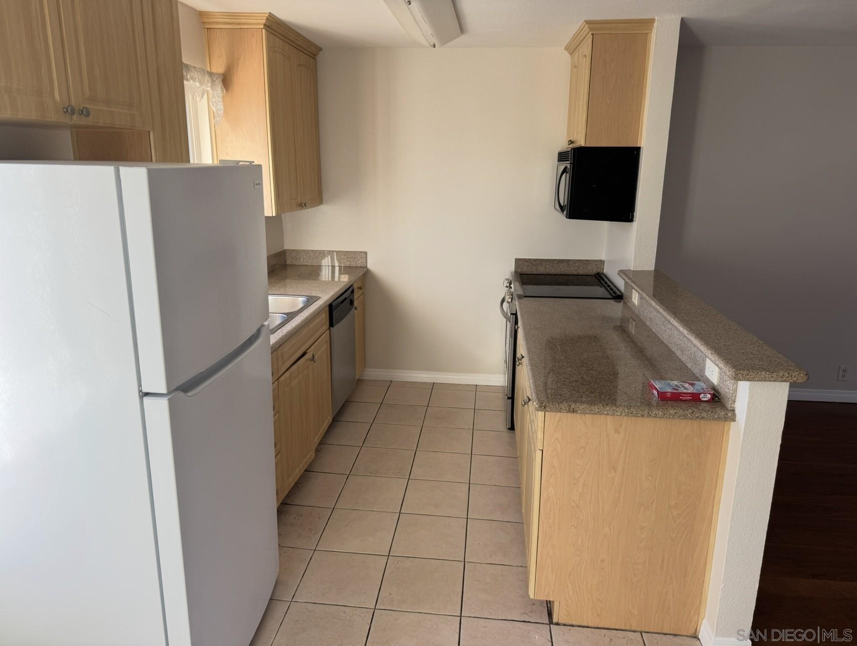 Detail Gallery Image 3 of 10 For 1160 E Washington Ave  #3,  El Cajon,  CA 92019 - 2 Beds | 2 Baths