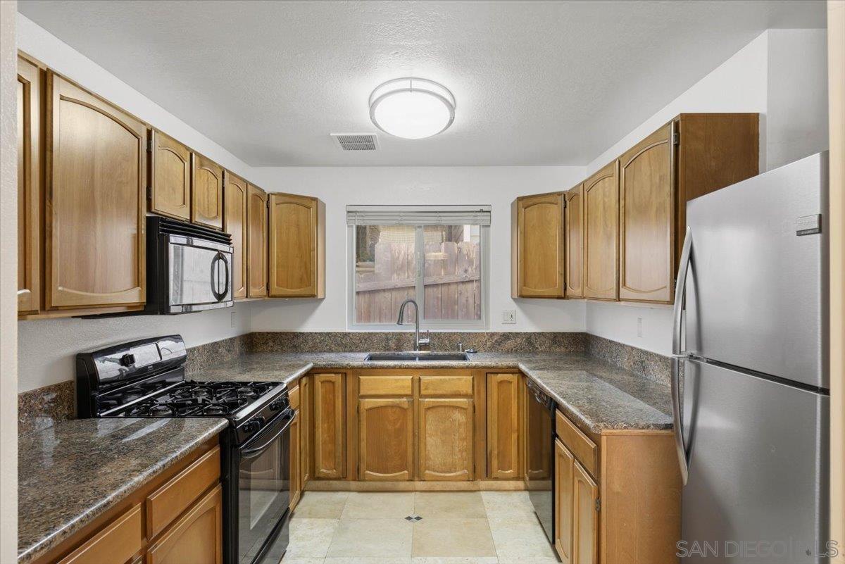 Detail Gallery Image 5 of 20 For 3044  Oliphant St Unit a  a, San Diego,  CA 92106 - 2 Beds | 2 Baths