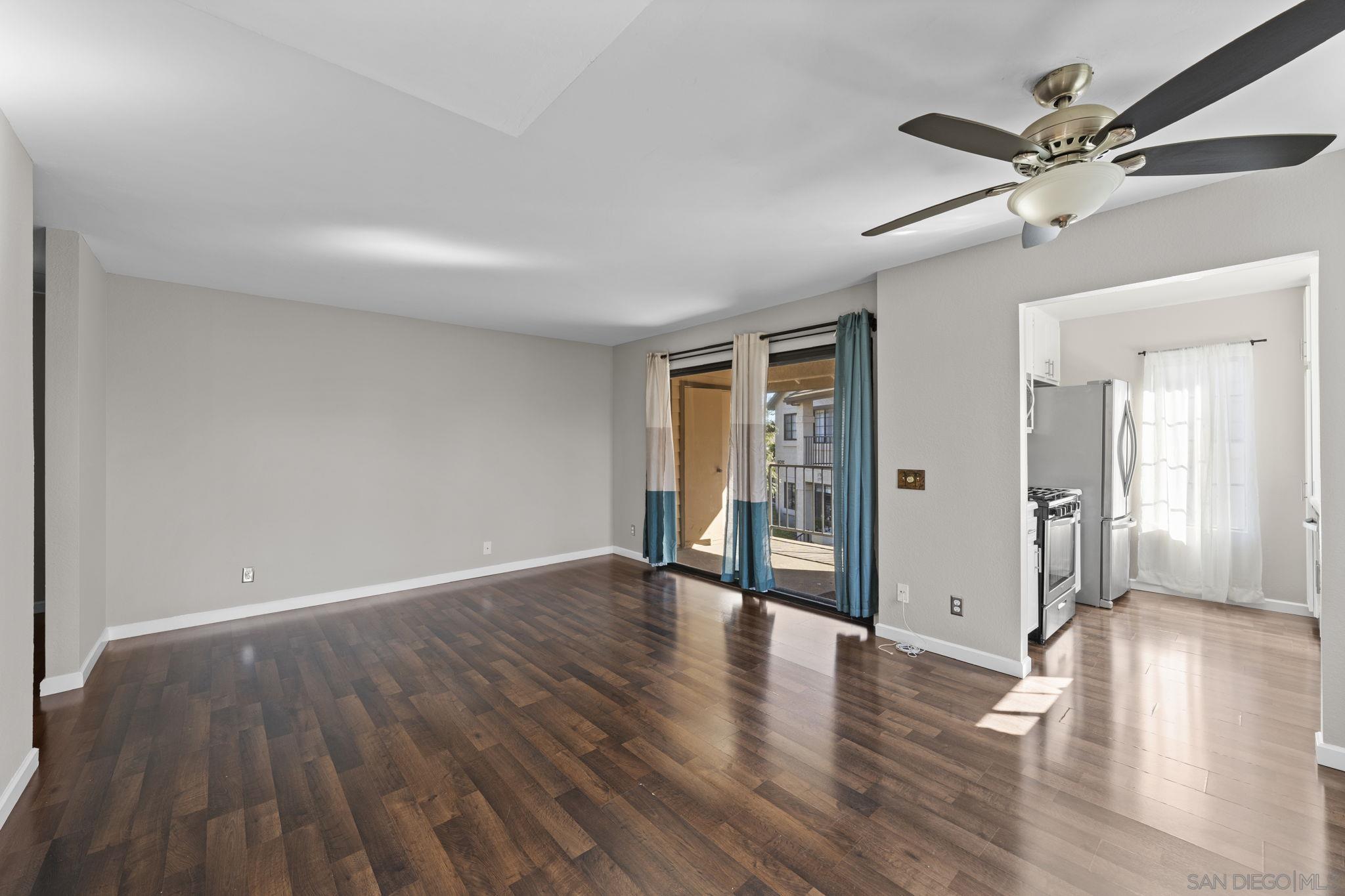 Detail Gallery Image 3 of 19 For 8503  Summerdale Rd  #376,  San Diego,  CA 92126 - 2 Beds | 2 Baths