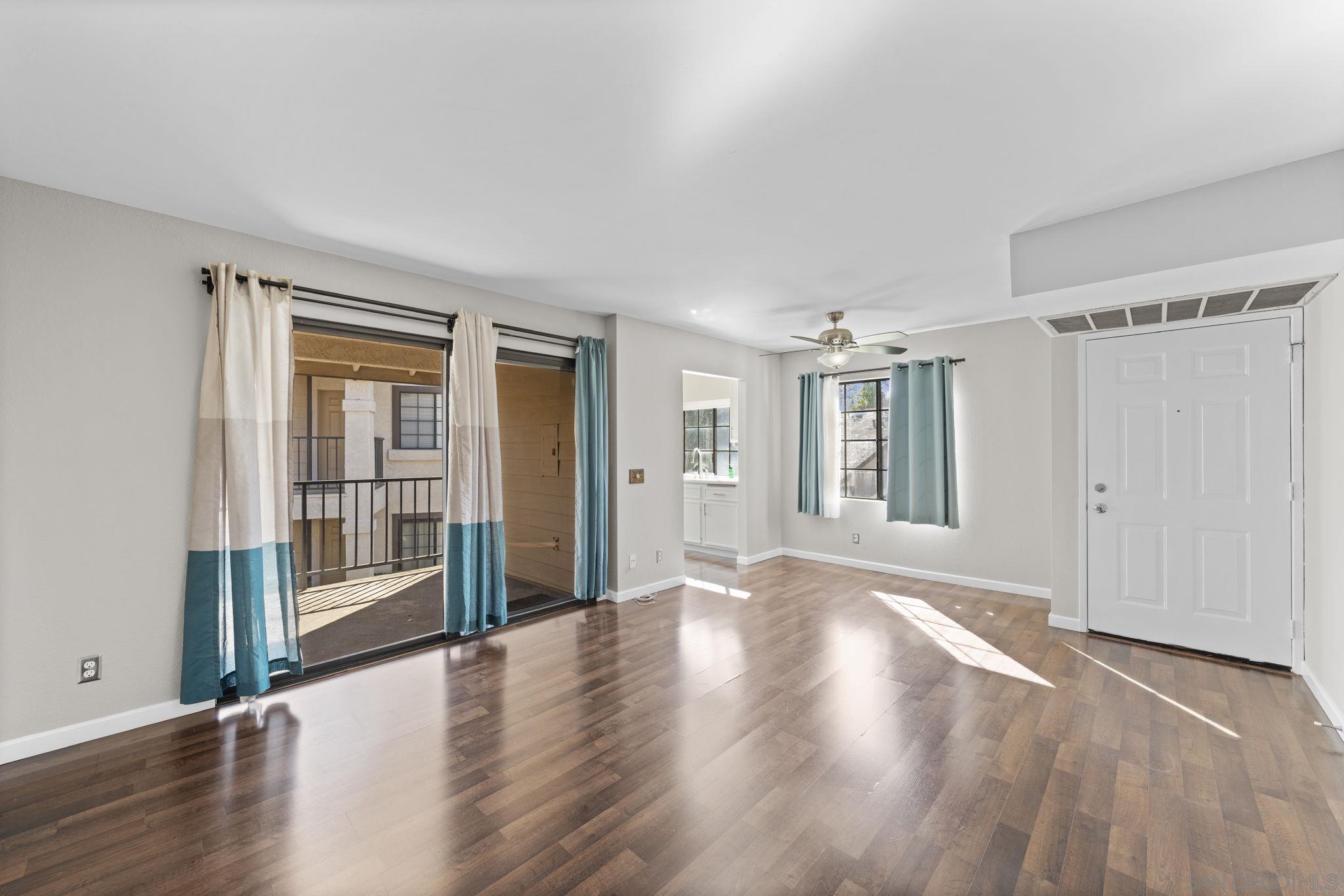 Detail Gallery Image 4 of 19 For 8503  Summerdale Rd  #376,  San Diego,  CA 92126 - 2 Beds | 2 Baths