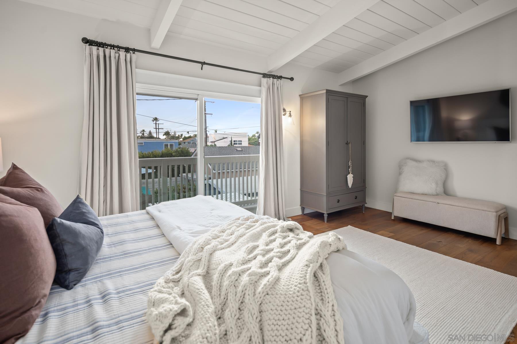 Detail Gallery Image 18 of 35 For 420  1st St, Coronado,  CA 92118 - 3 Beds | 3 Baths