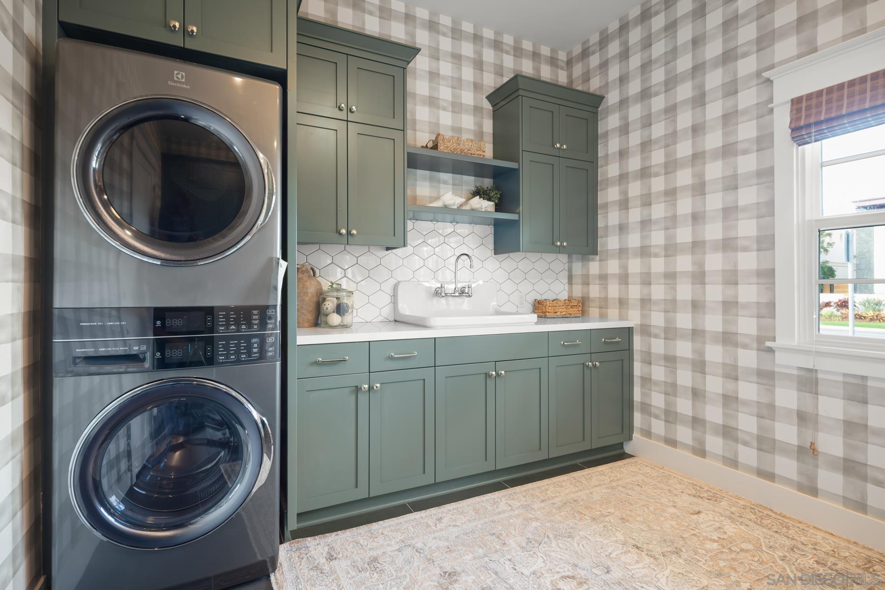 Detail Gallery Image 28 of 35 For 420  1st St, Coronado,  CA 92118 - 3 Beds | 3 Baths