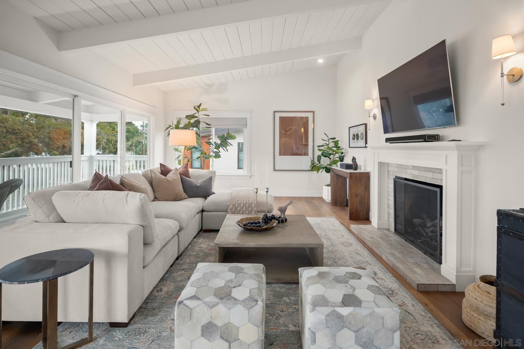 Detail Gallery Image 5 of 35 For 420  1st St, Coronado,  CA 92118 - 3 Beds | 3 Baths