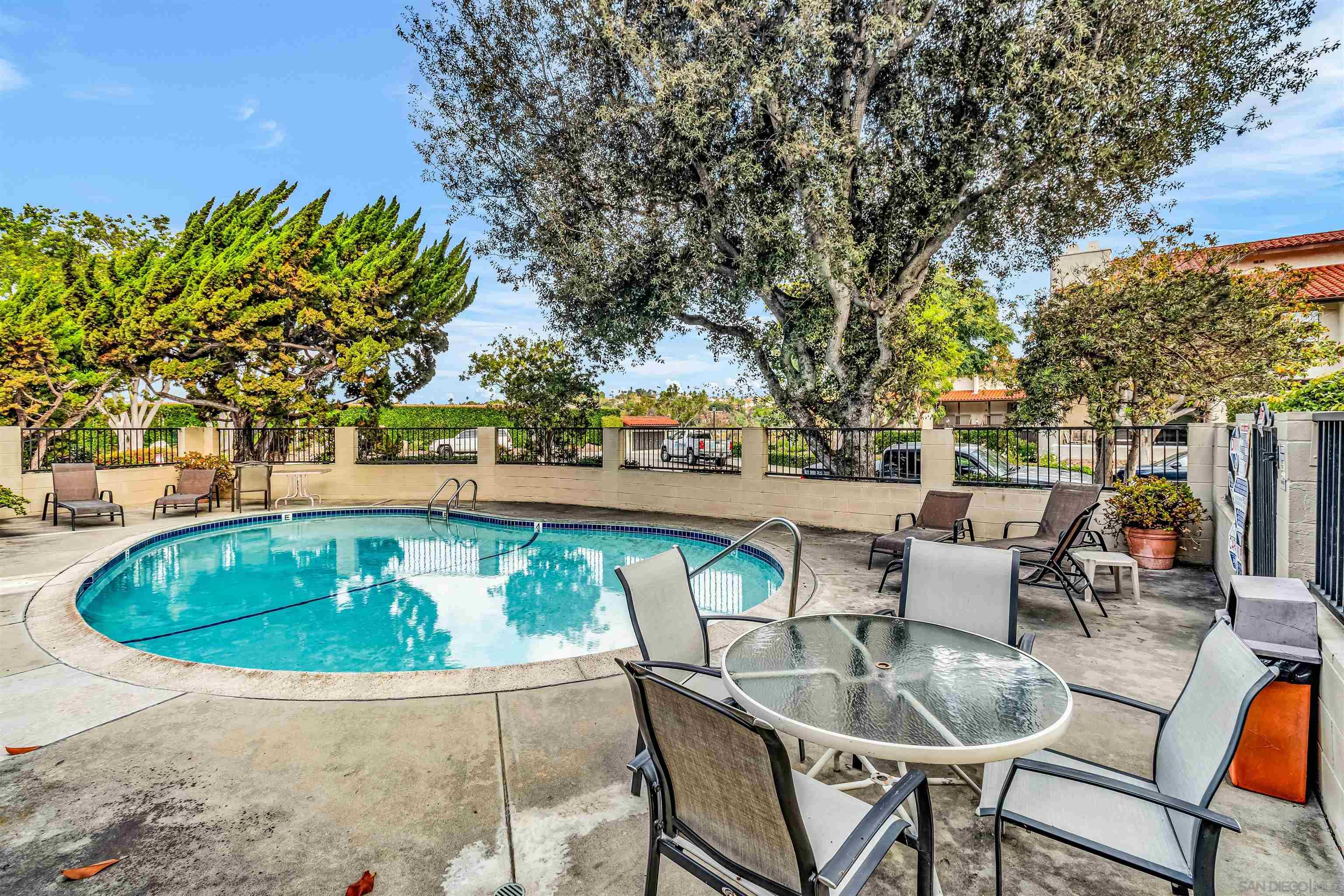 Detail Gallery Image 2 of 38 For 2507  Navarra Dr  #202,  Carlsbad,  CA 92009 - 2 Beds | 1 Baths