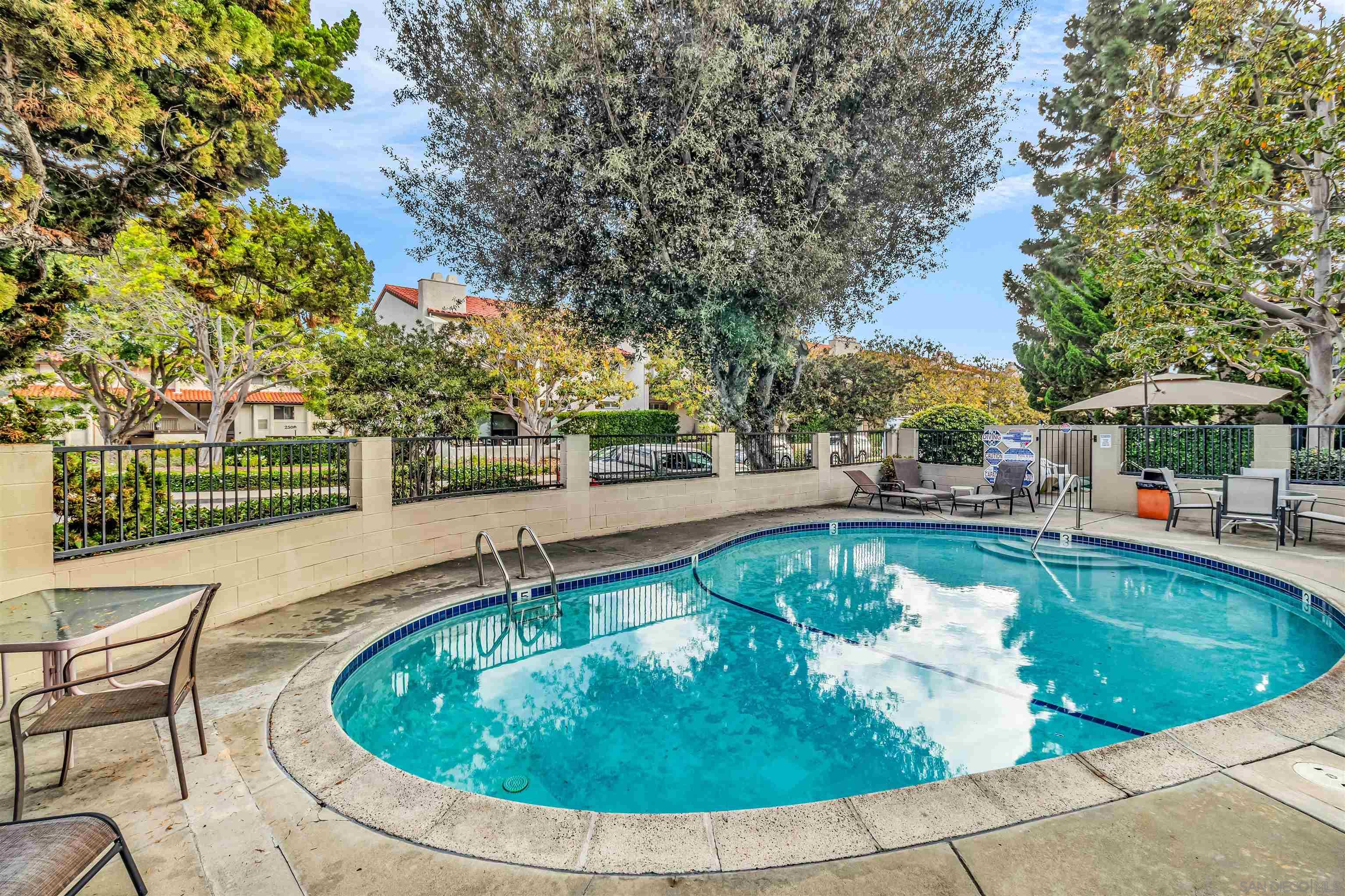 Detail Gallery Image 30 of 38 For 2507  Navarra Dr  #202,  Carlsbad,  CA 92009 - 2 Beds | 1 Baths