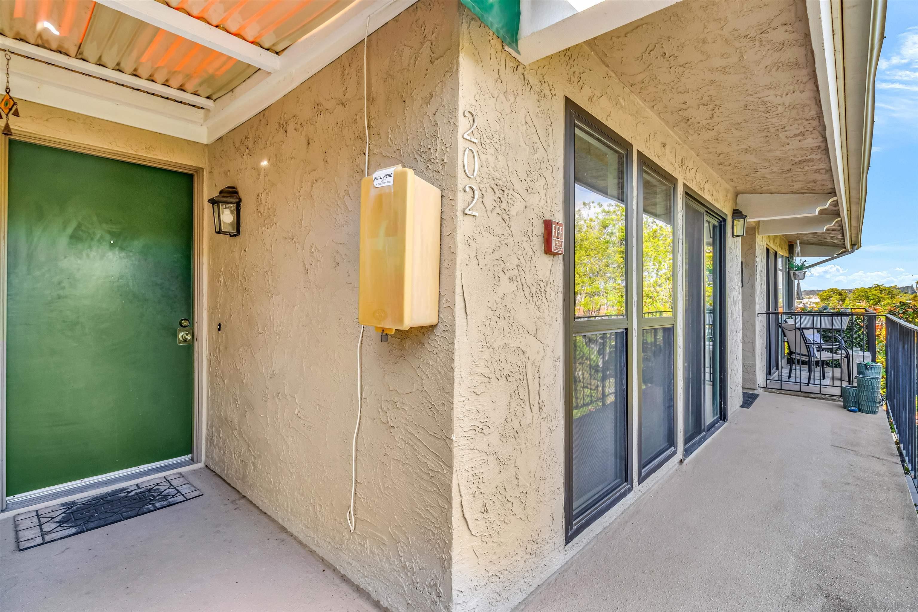 Detail Gallery Image 4 of 38 For 2507  Navarra Dr  #202,  Carlsbad,  CA 92009 - 2 Beds | 1 Baths