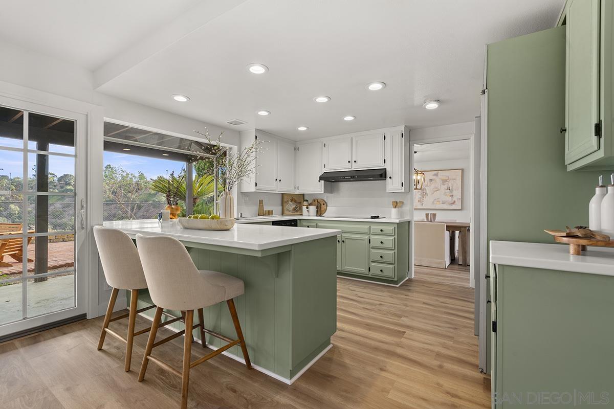 Front Image Thumbnail for SD250043666