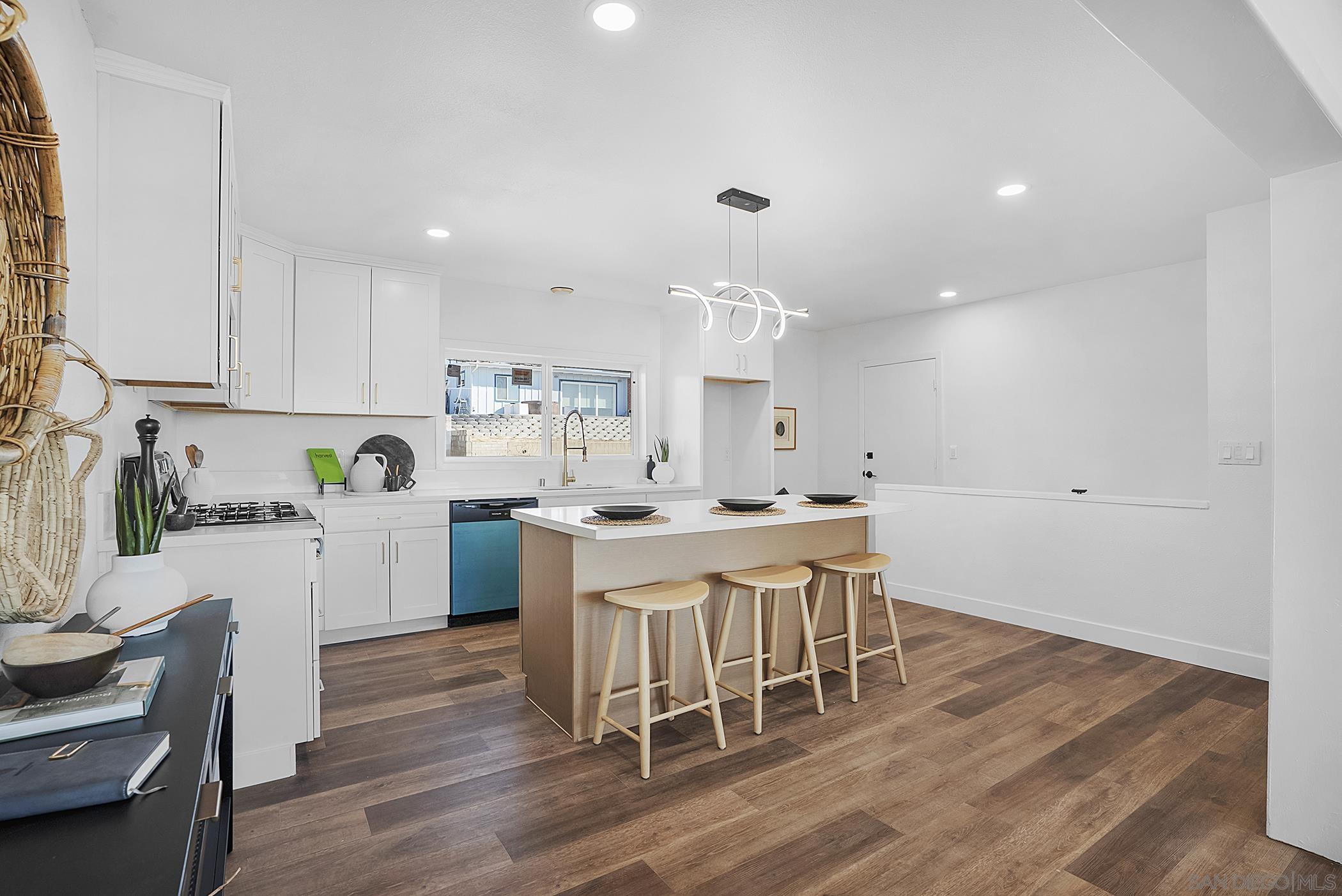 Detail Gallery Image 15 of 30 For San Onofre Ter, San Diego,  CA 92114 - 3 Beds | 2 Baths