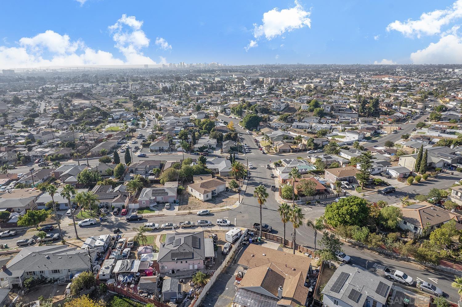 Detail Gallery Image 4 of 30 For San Onofre Ter, San Diego,  CA 92114 - 3 Beds | 2 Baths