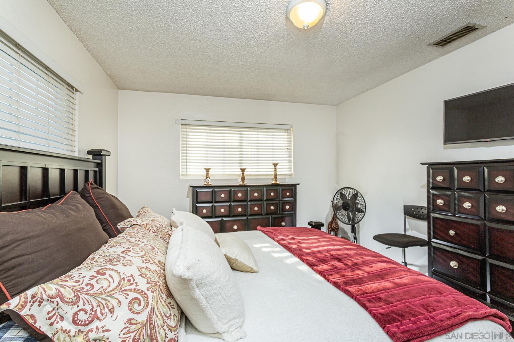 Detail Gallery Image 14 of 36 For 166  via De Laurencio, Chula Vista,  CA 91910 - 5 Beds | 3 Baths