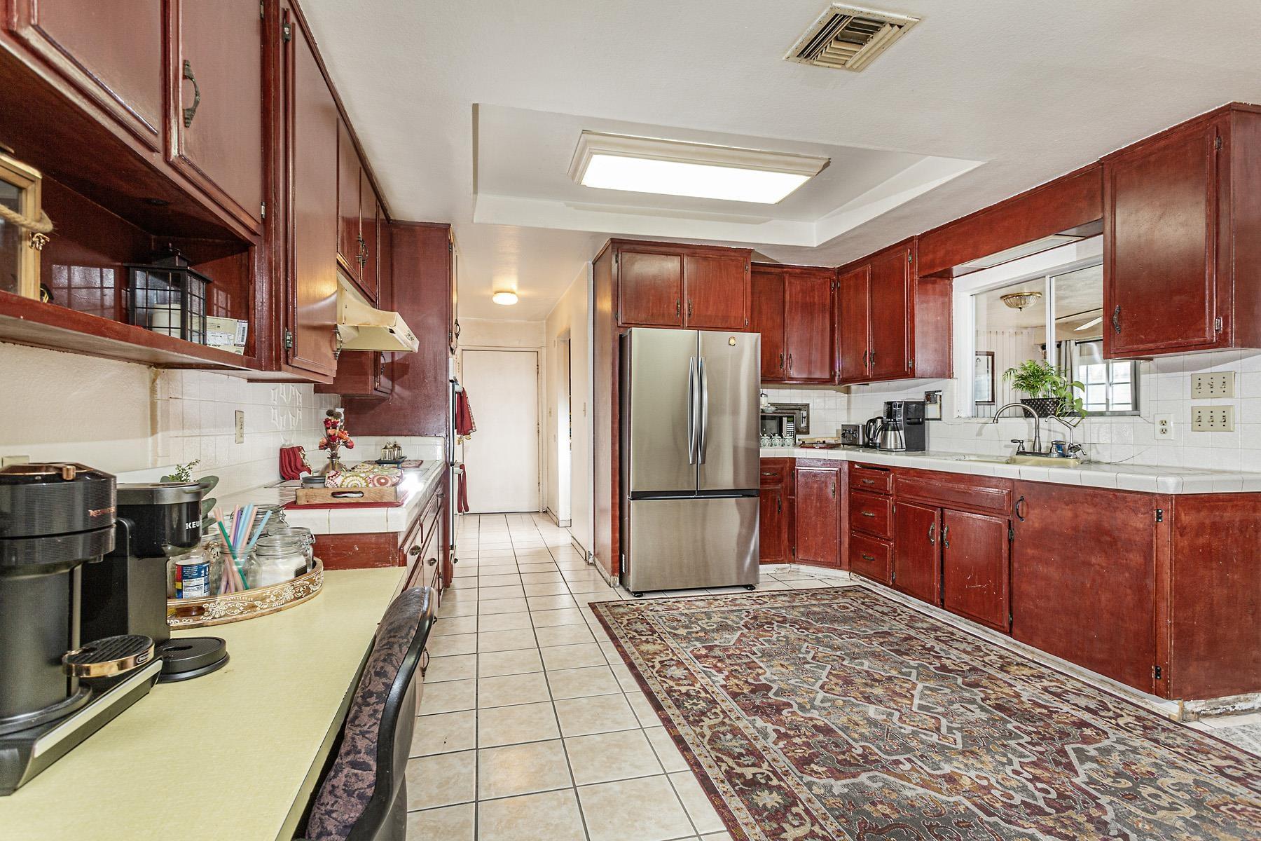 Detail Gallery Image 8 of 36 For 166  via De Laurencio, Chula Vista,  CA 91910 - 5 Beds | 3 Baths