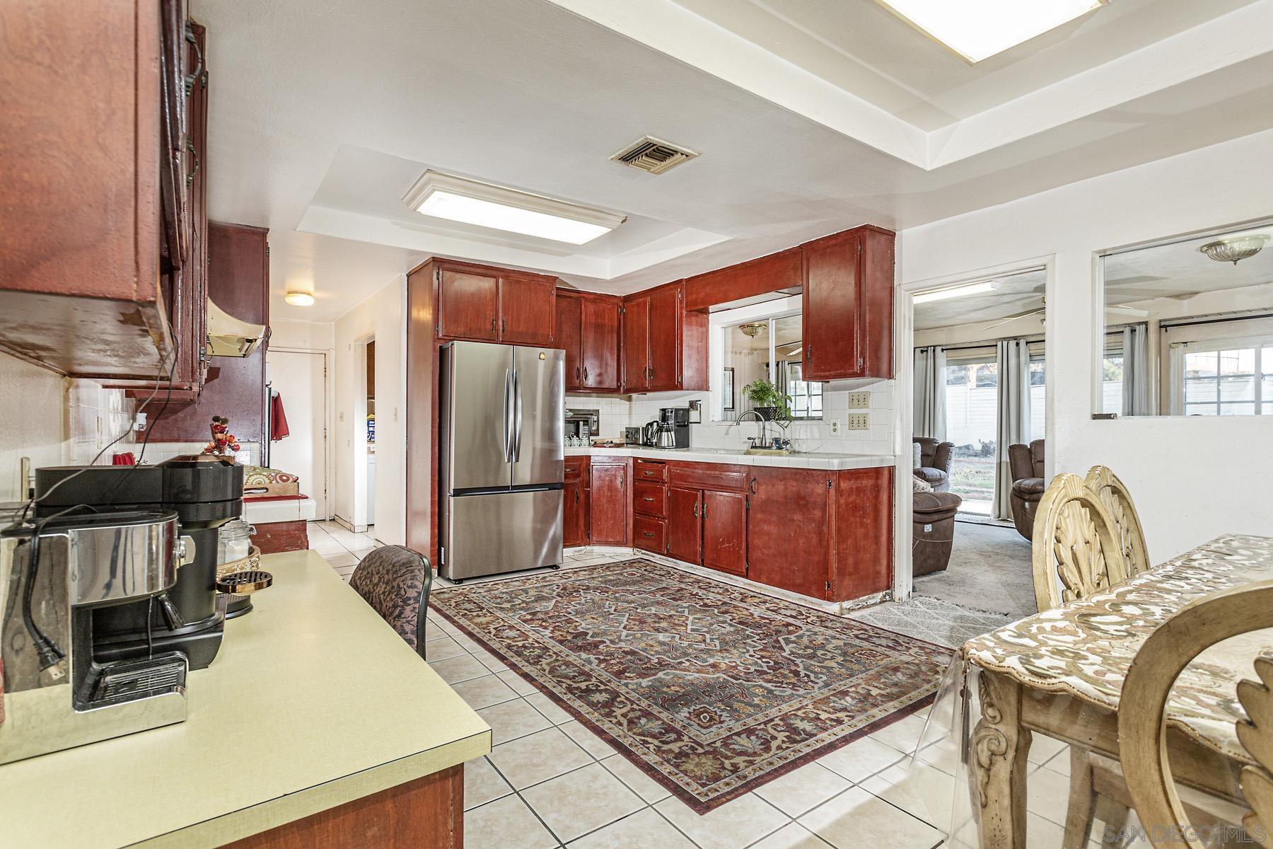 Detail Gallery Image 9 of 36 For 166  via De Laurencio, Chula Vista,  CA 91910 - 5 Beds | 3 Baths