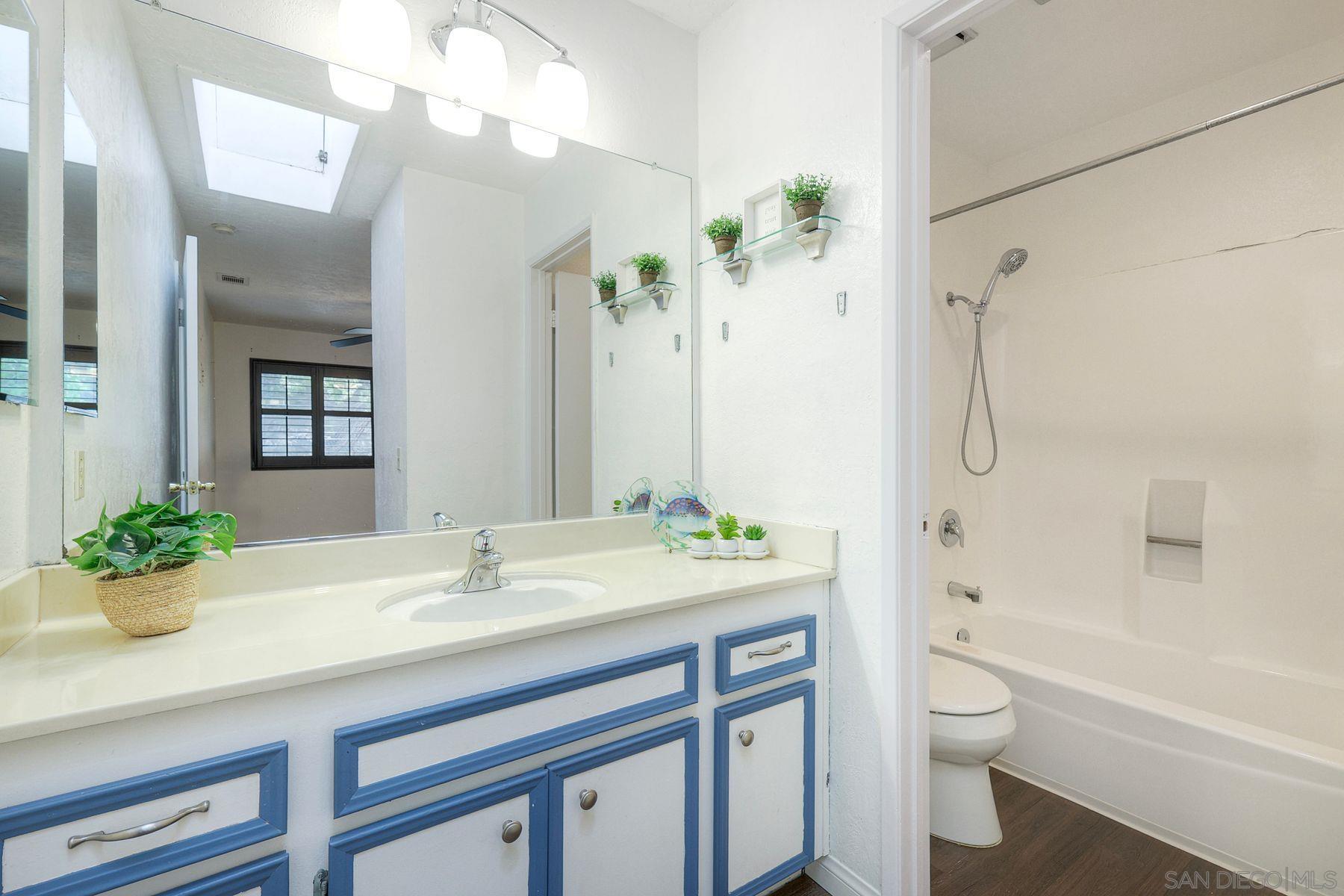 Detail Gallery Image 17 of 25 For 1122  via Loma Vista, El Cajon,  CA 92019 - 2 Beds | 2/1 Baths