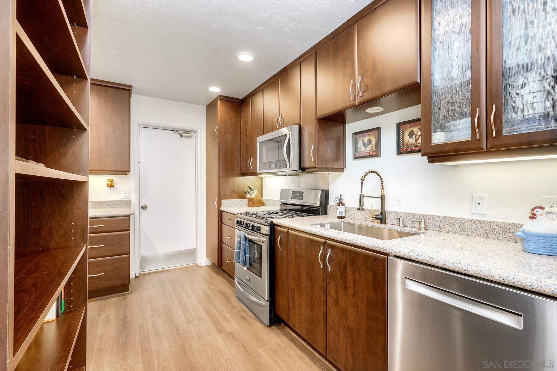 Detail Gallery Image 7 of 25 For 1122  via Loma Vista, El Cajon,  CA 92019 - 2 Beds | 2/1 Baths