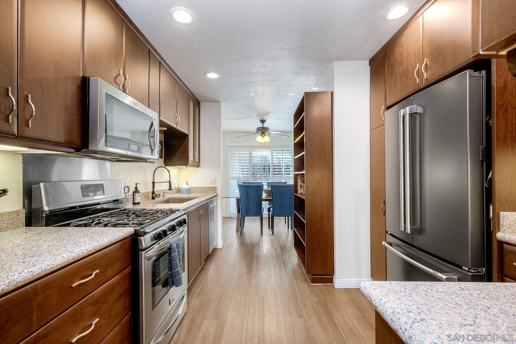 Detail Gallery Image 9 of 25 For 1122  via Loma Vista, El Cajon,  CA 92019 - 2 Beds | 2/1 Baths