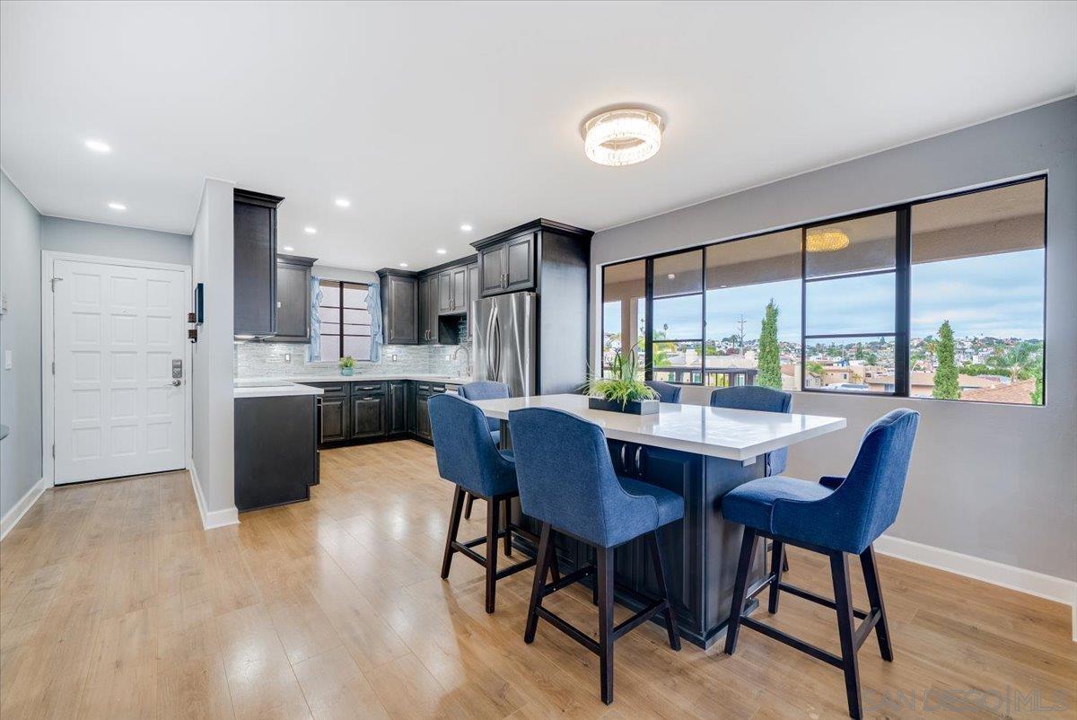 Detail Gallery Image 2 of 50 For 3130  Avenida De Portugal  #304,  San Diego,  CA 92106 - 2 Beds | 2 Baths