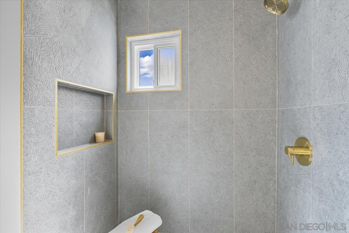 Detail Gallery Image 15 of 30 For 2039  Winnett St, San Diego,  CA 92114 - 3 Beds | 2 Baths