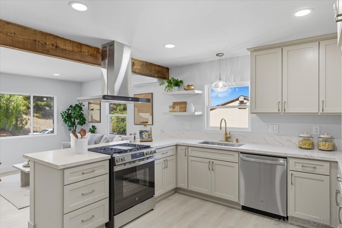 Detail Gallery Image 3 of 30 For 2039  Winnett St, San Diego,  CA 92114 - 3 Beds | 2 Baths