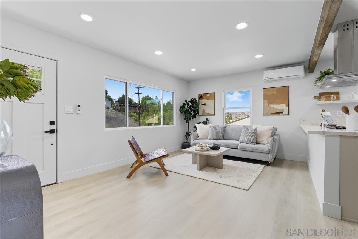 Detail Gallery Image 8 of 30 For 2039  Winnett St, San Diego,  CA 92114 - 3 Beds | 2 Baths